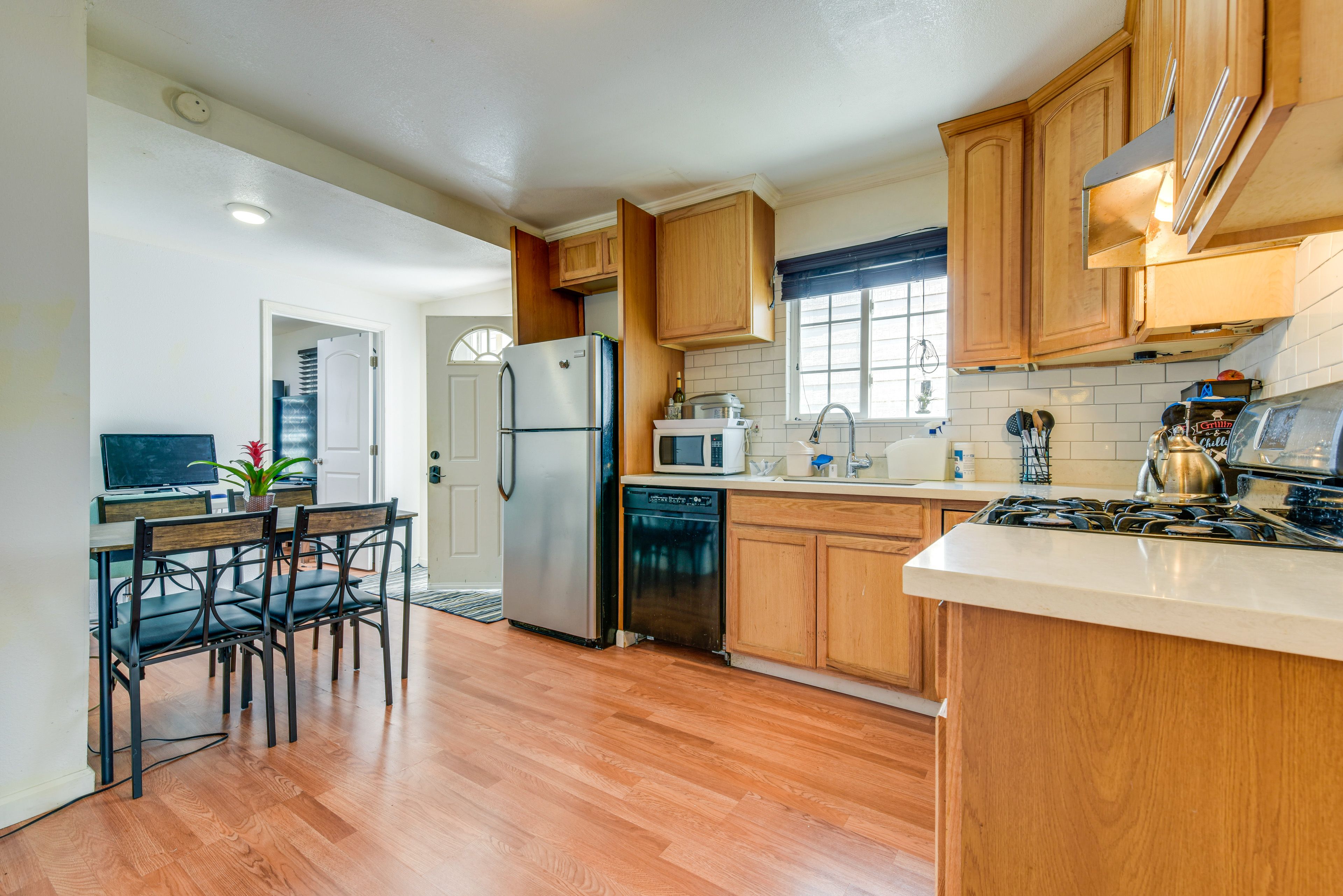Kitchen | Crockpot | Dishwasher | Tea Kettle | Toaster