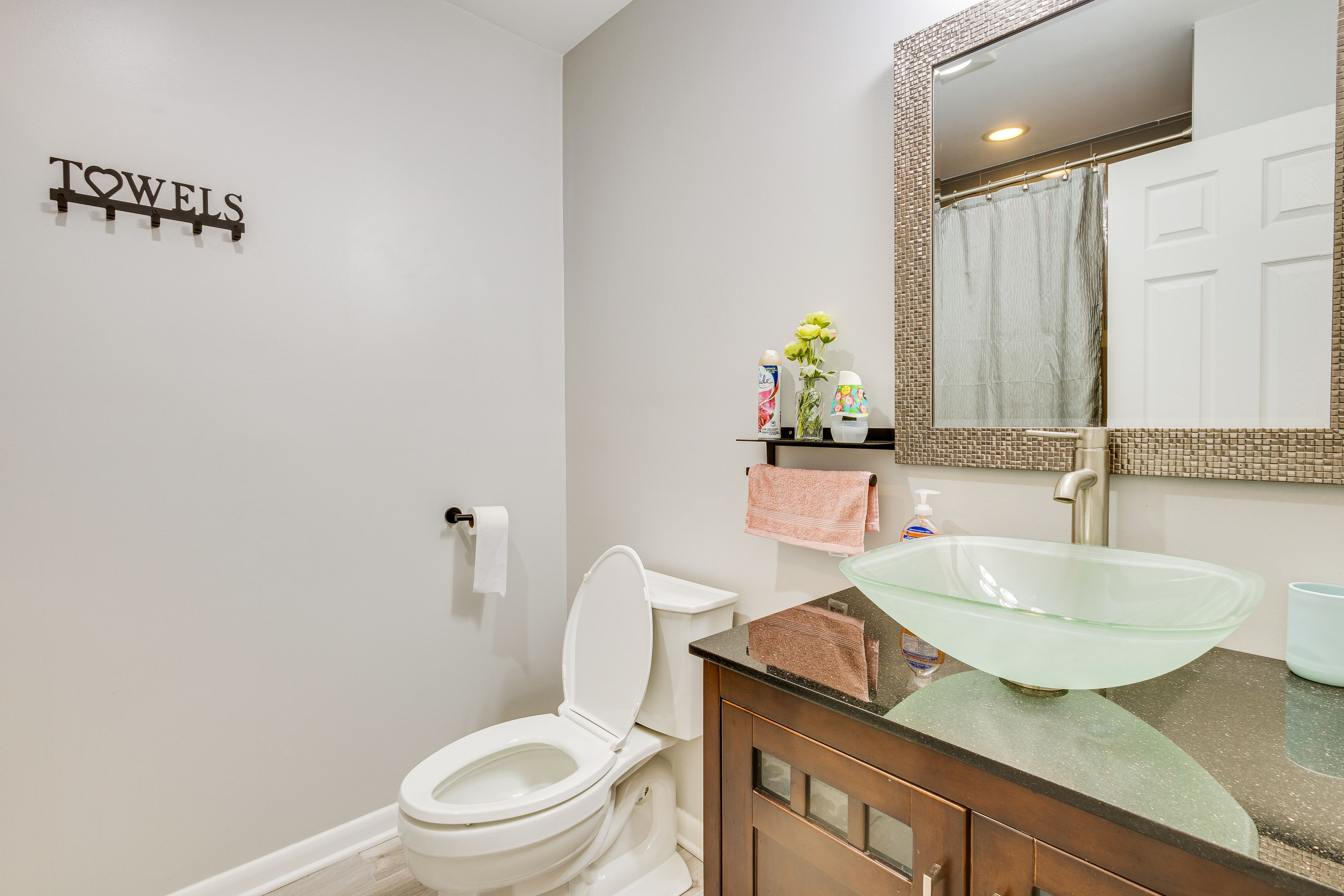 Full Bathroom | 2nd Floor | Complimentary Toiletries | Hair Dryer