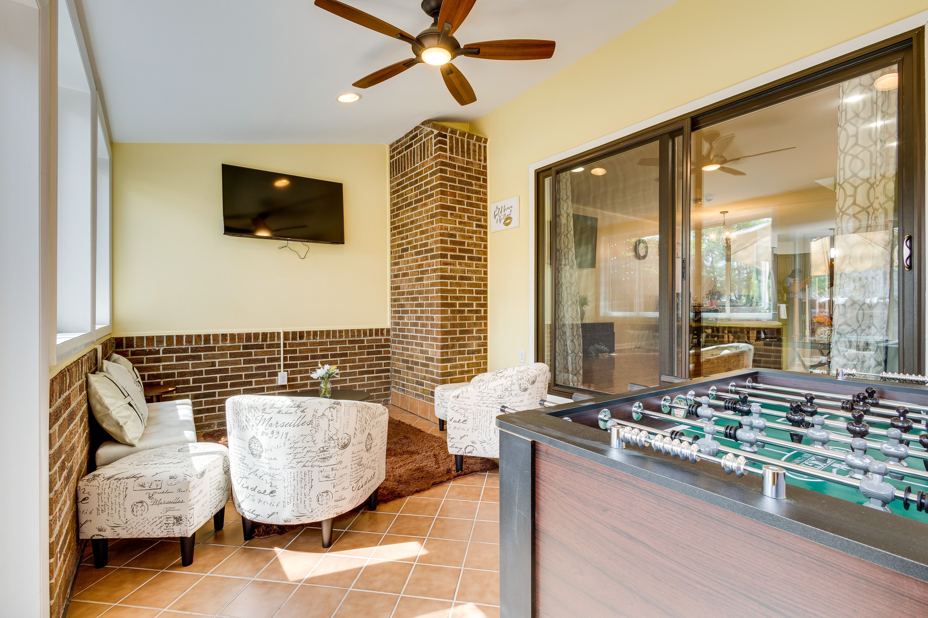 Sunroom | 1st Floor | Smart TV
