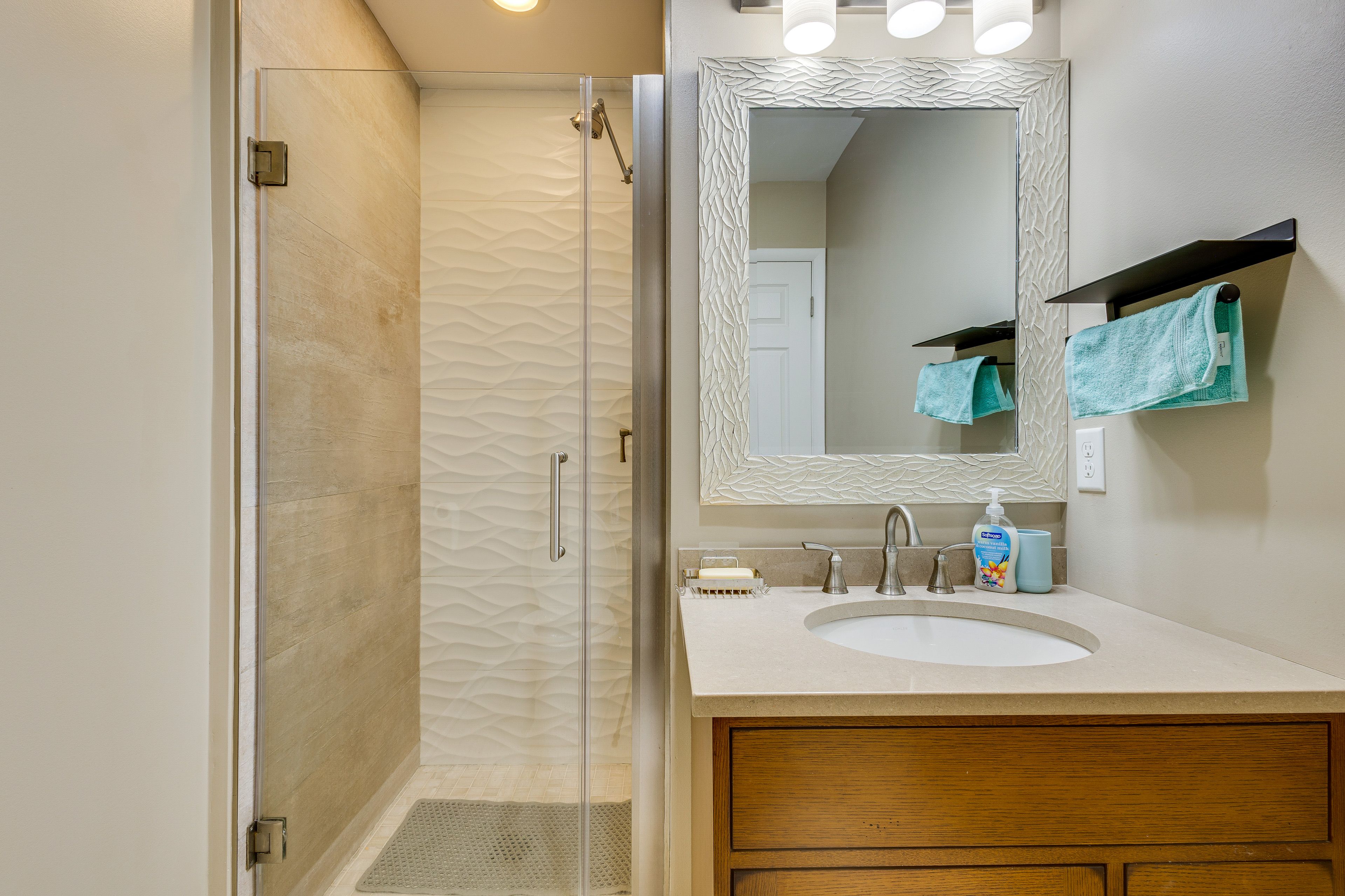 Full Bathroom | 2nd Floor