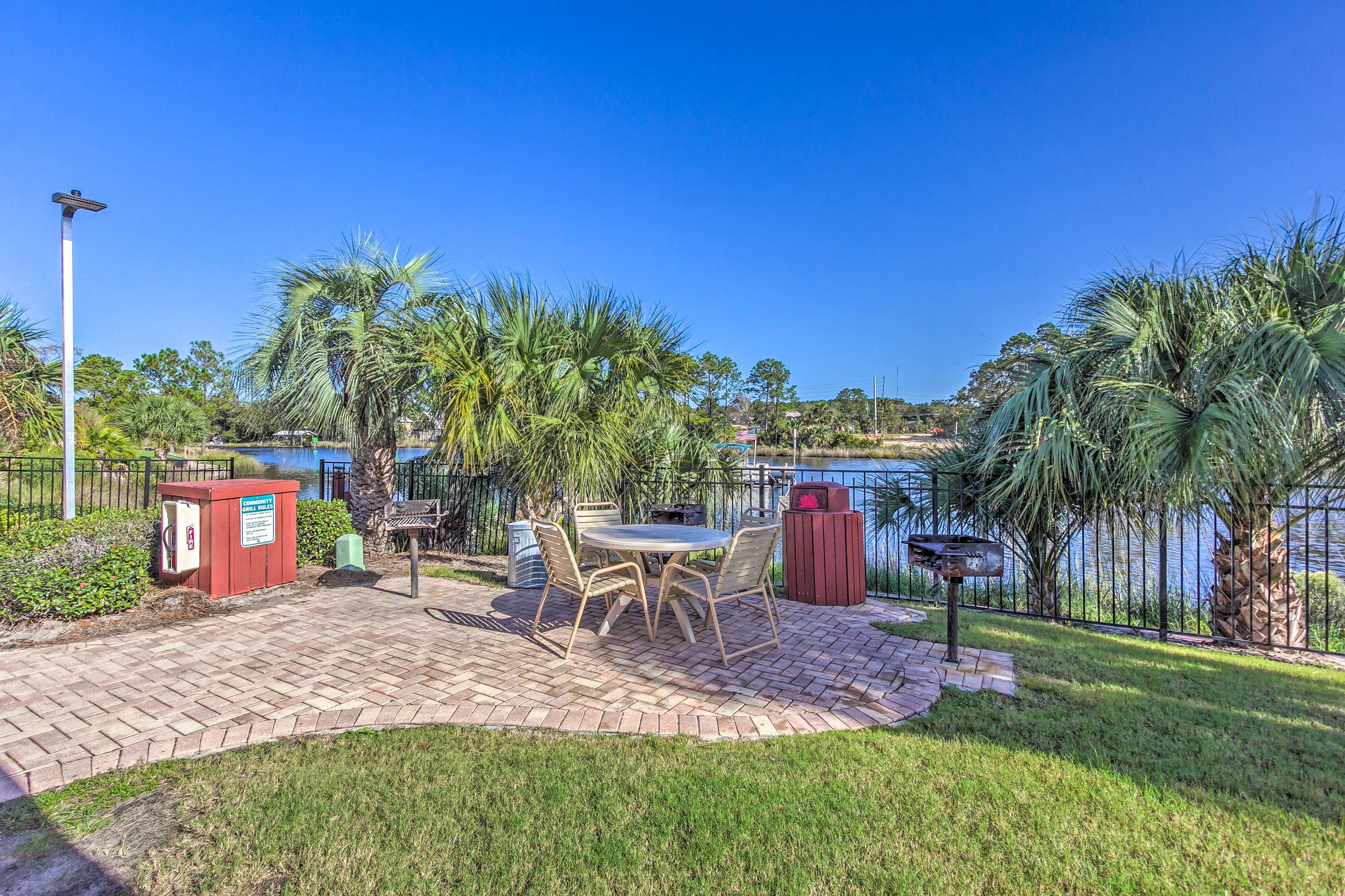 Grill & Picnic Area