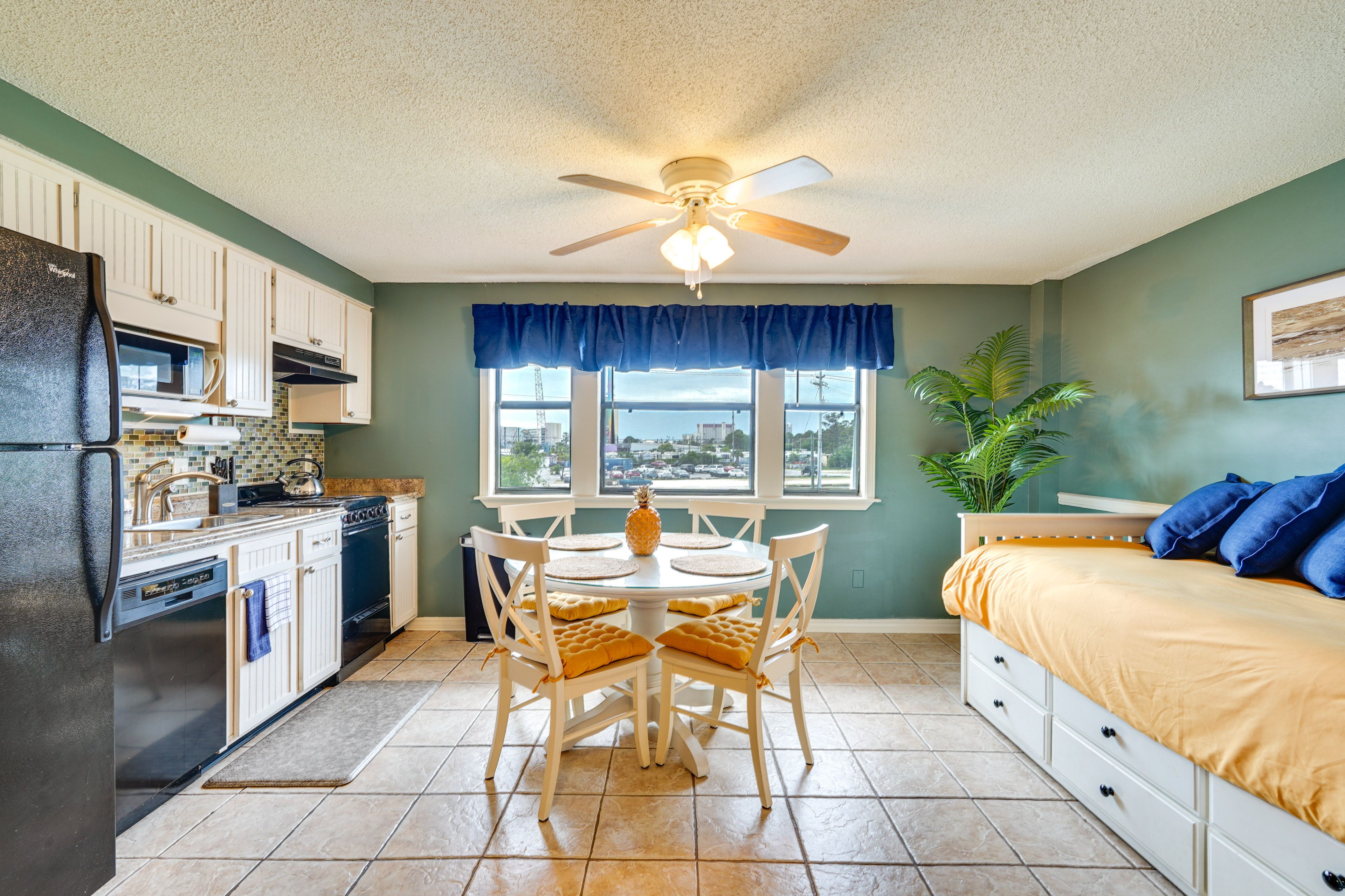 Kitchen & Dining Area | Twin Daybed w/ Twin Trundle