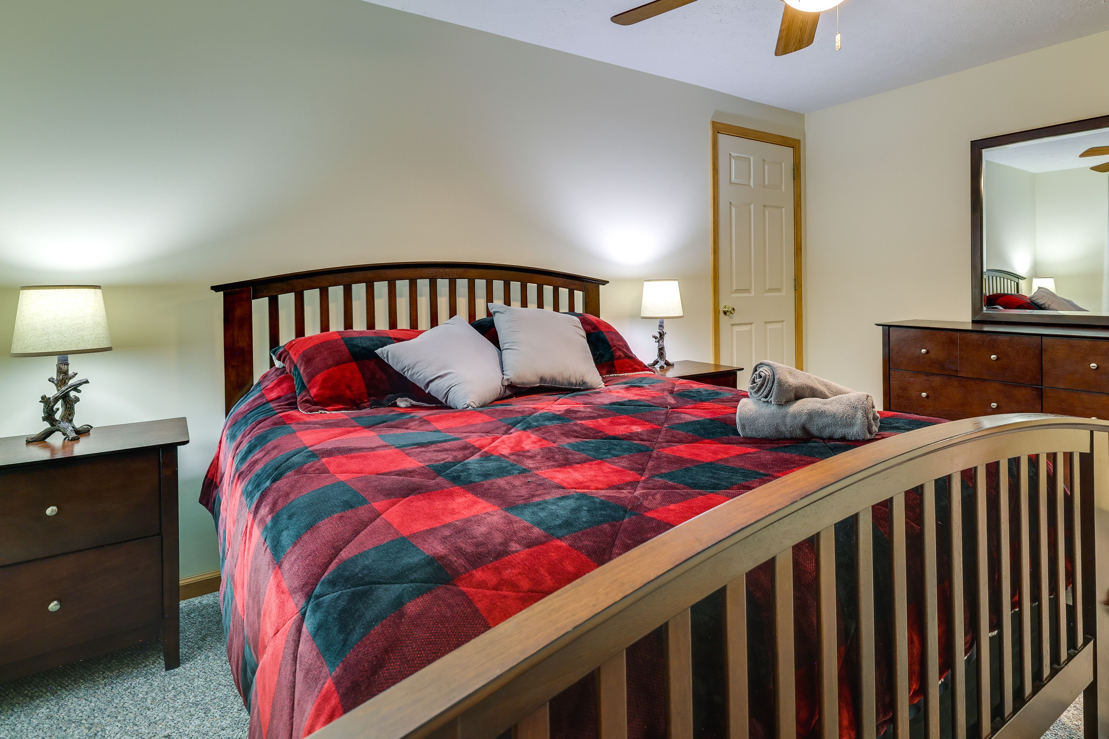 Bedroom 4 | Queen Bed | Basement