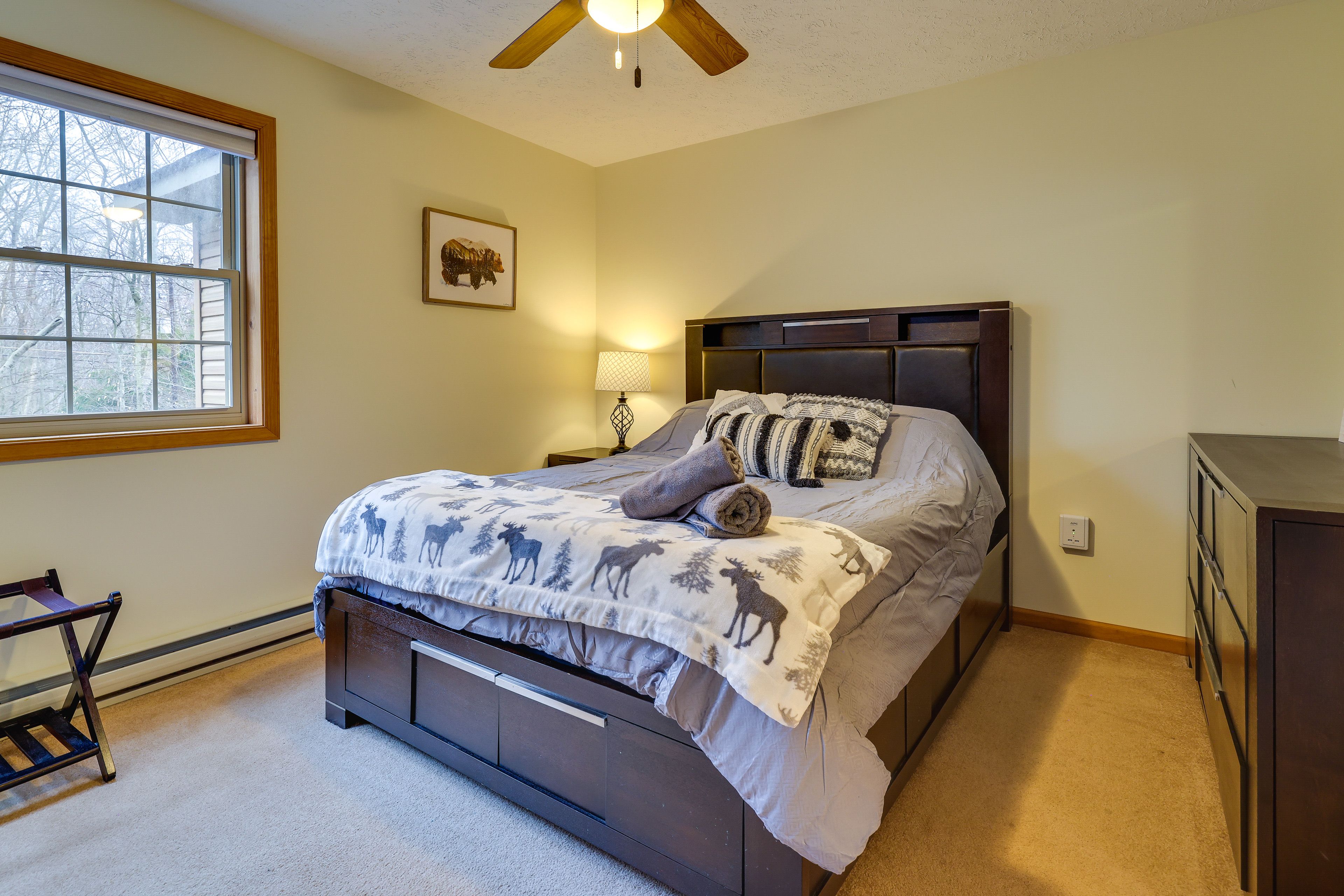 Bedroom 1 | Queen Bed | Linens Provided | Smart TV w/ Cable | 1st Floor