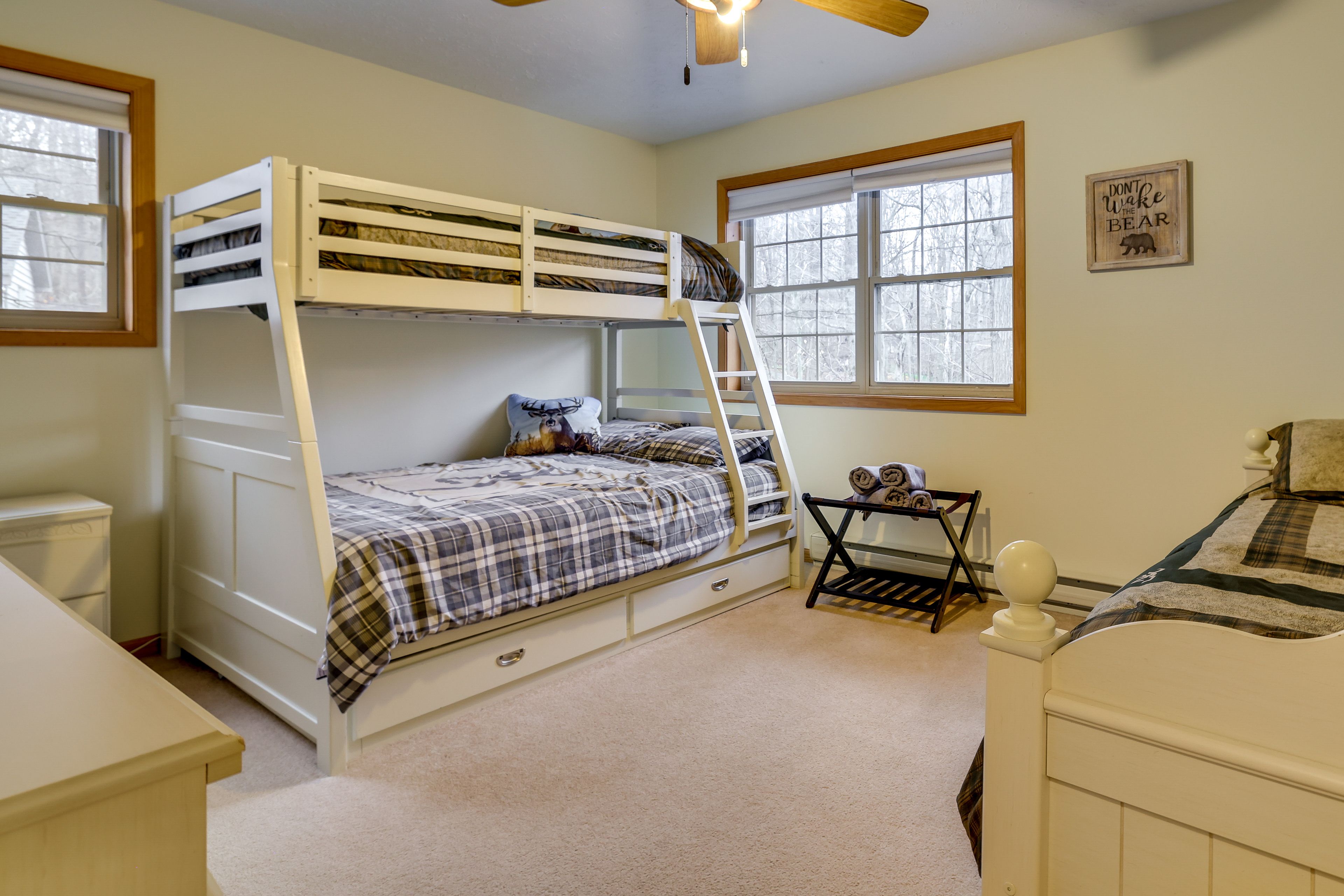 Bedroom 2 | Twin/Full Bunk Bed w/ Twin Trundle Bed | 2nd Floor