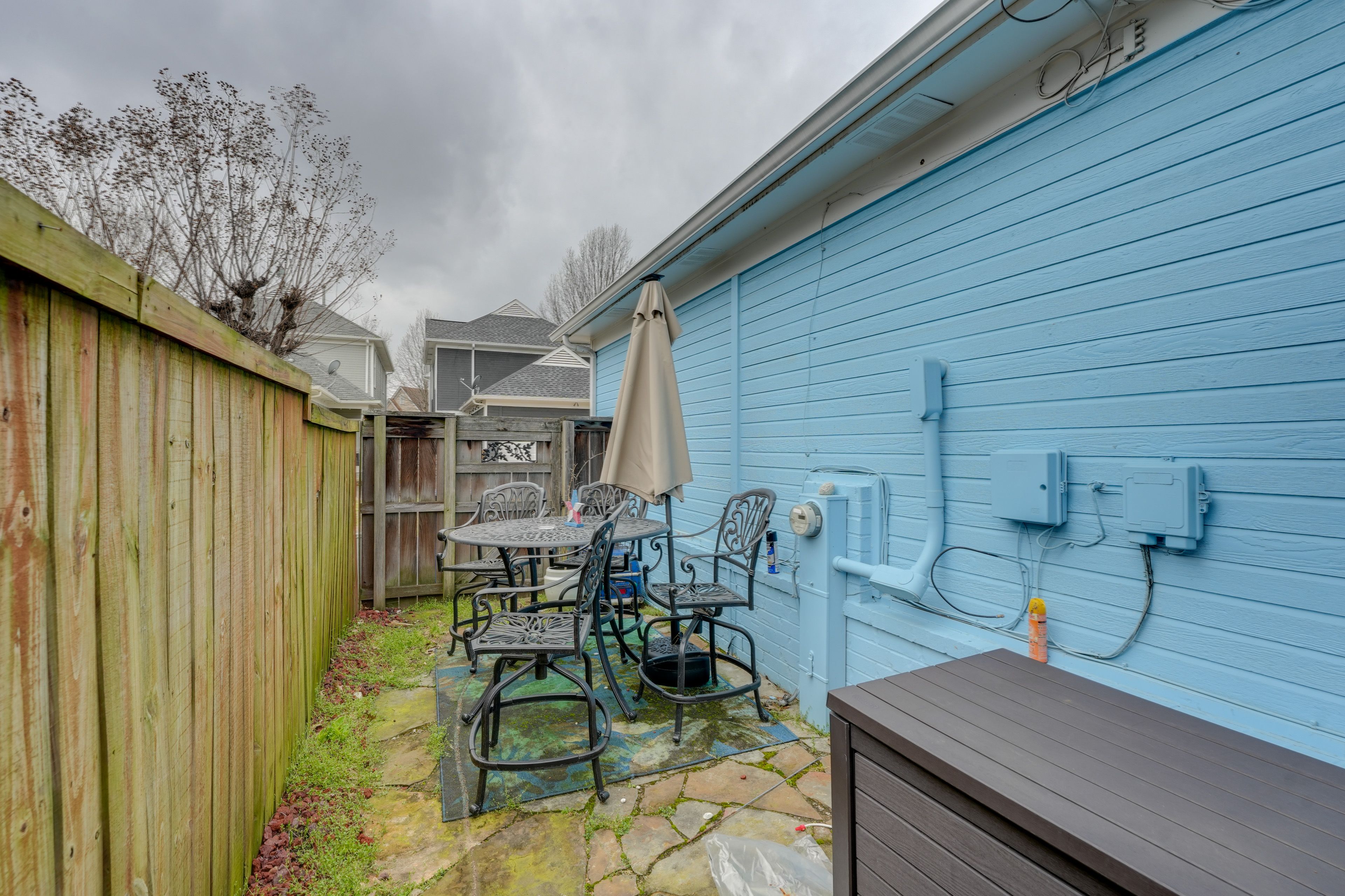Side Yard | Seating & Dining