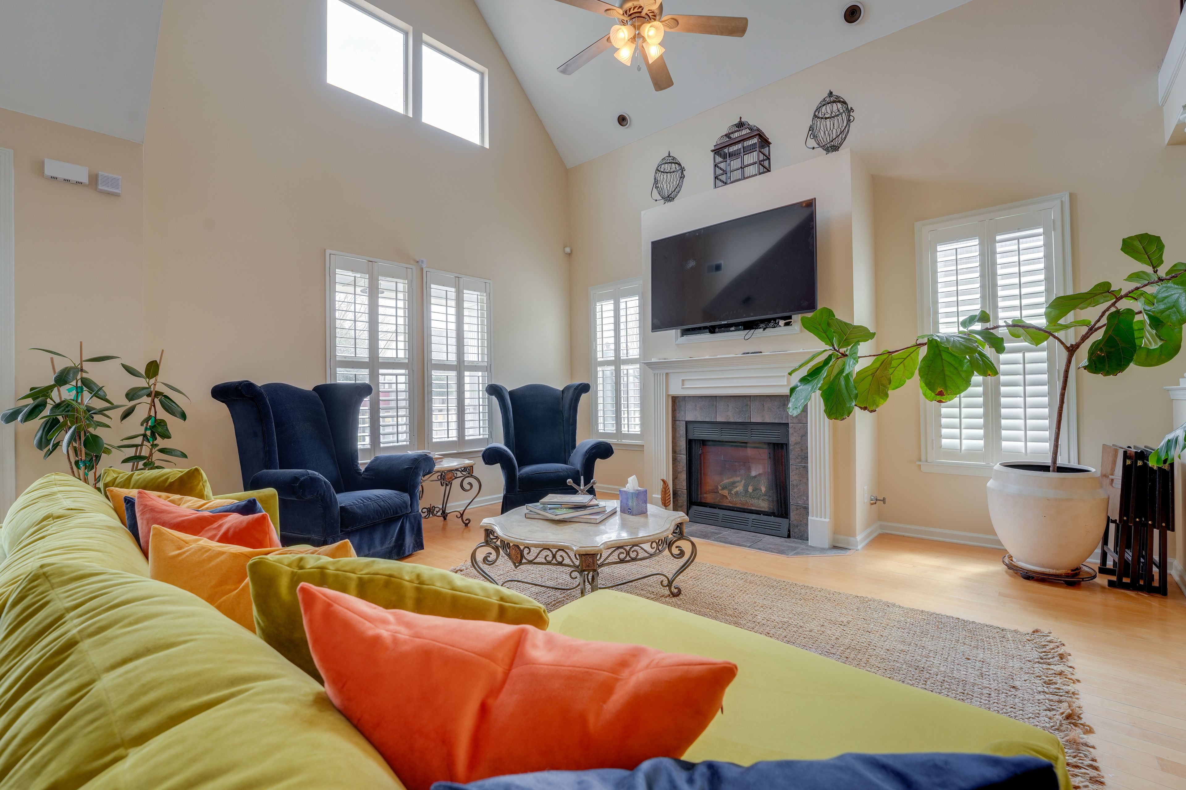 Memphis Vacation Rental | 2BR | 2.5BA | 1,628 Sq Ft | 3 Steps to Enter