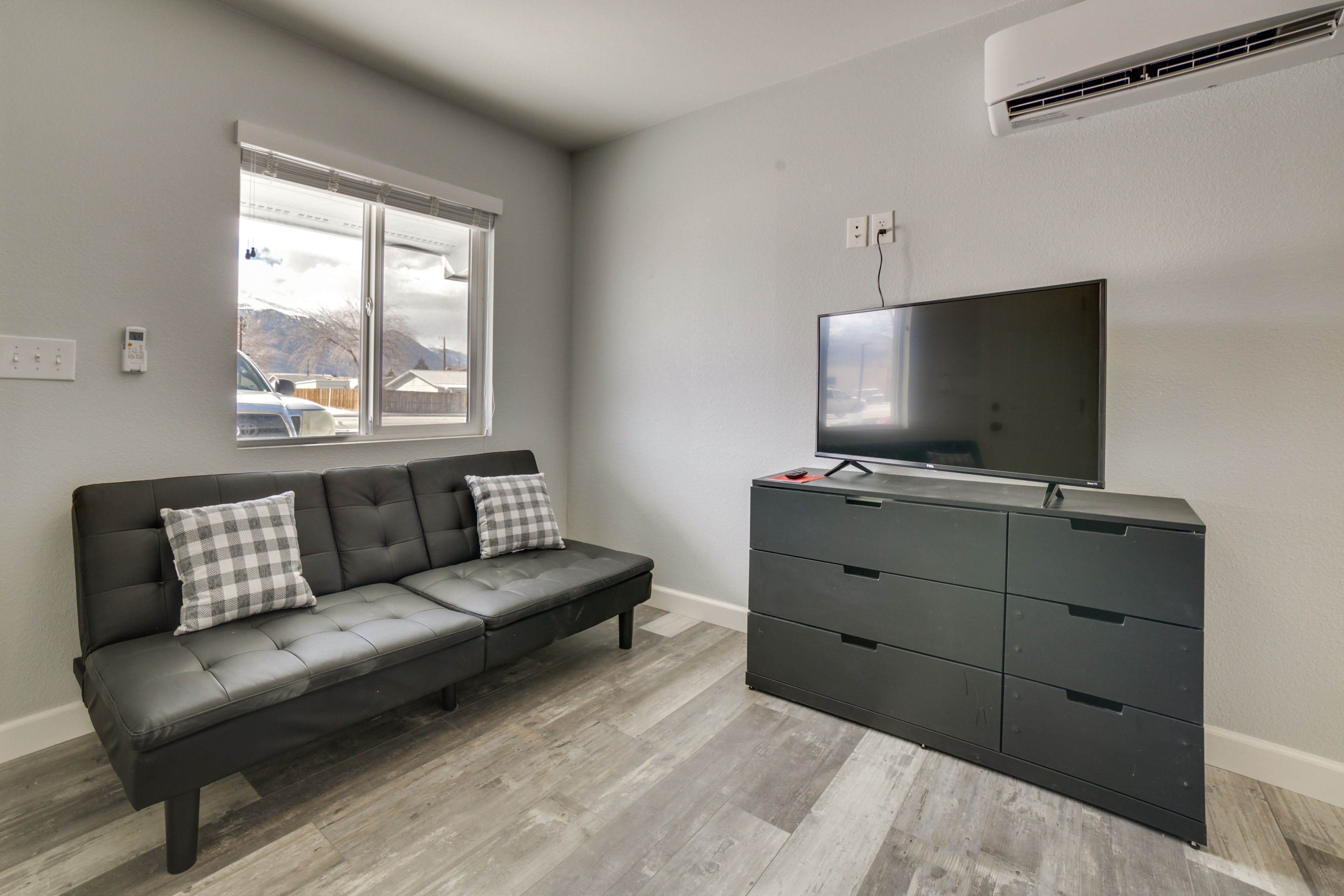 Hawthorne Vacation Rental | 1BR | 1BA | 550 Sq Ft | Step-Free Access