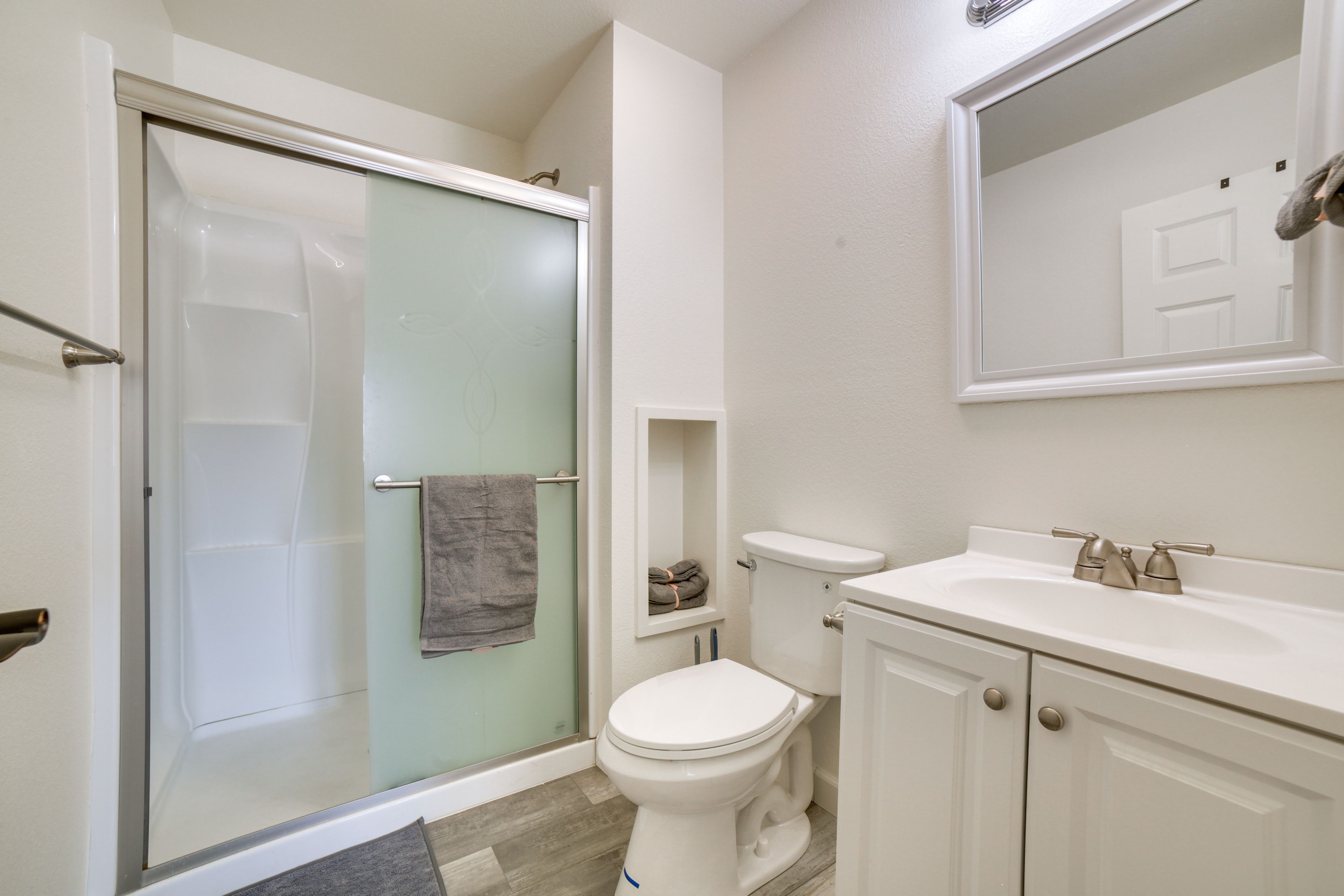 Full Bathroom | Complimentary Toiletries | Towels Provided