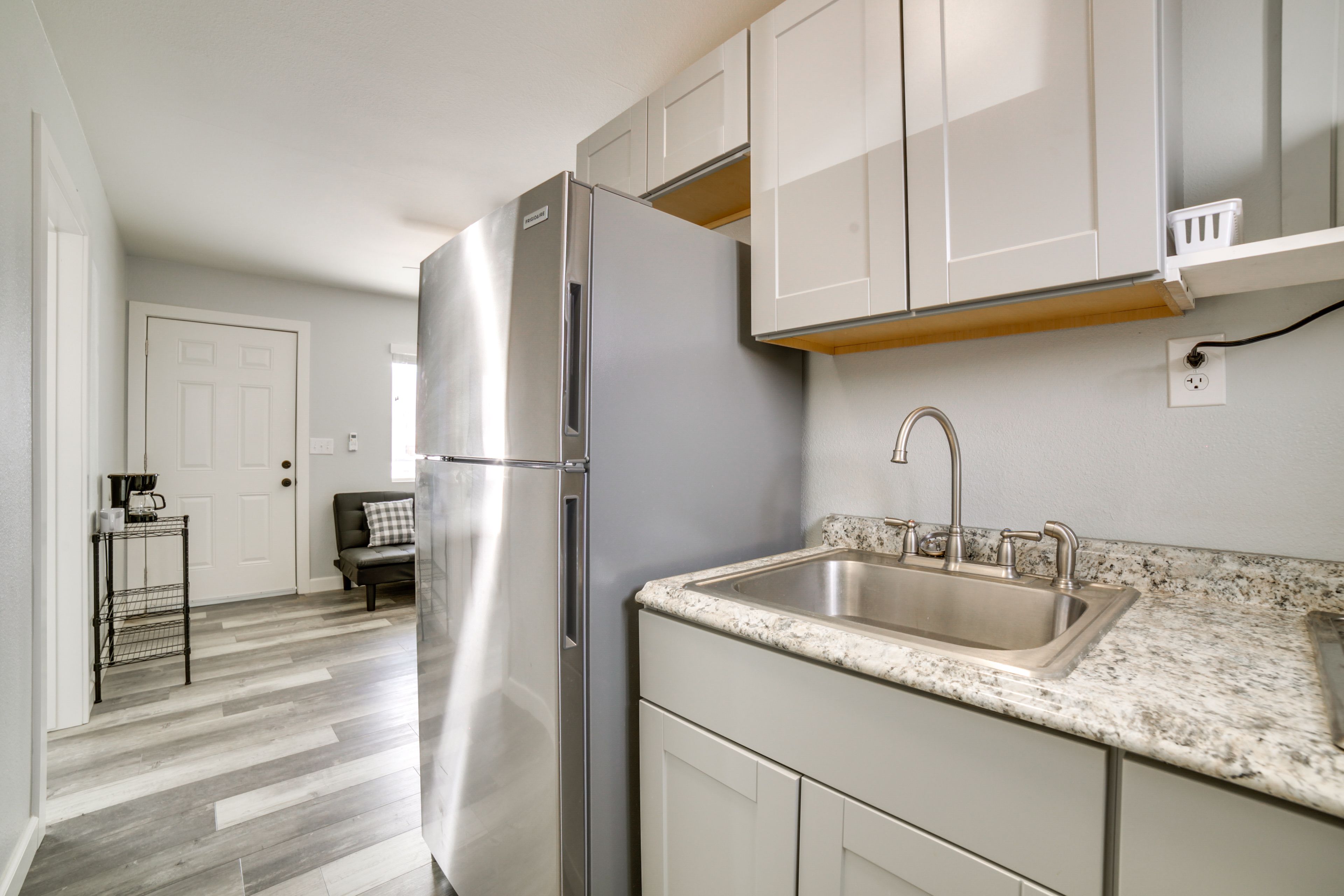 Kitchenette | Cooking Basics | Coffee Maker | Paper Towels/Trash Bags Provided