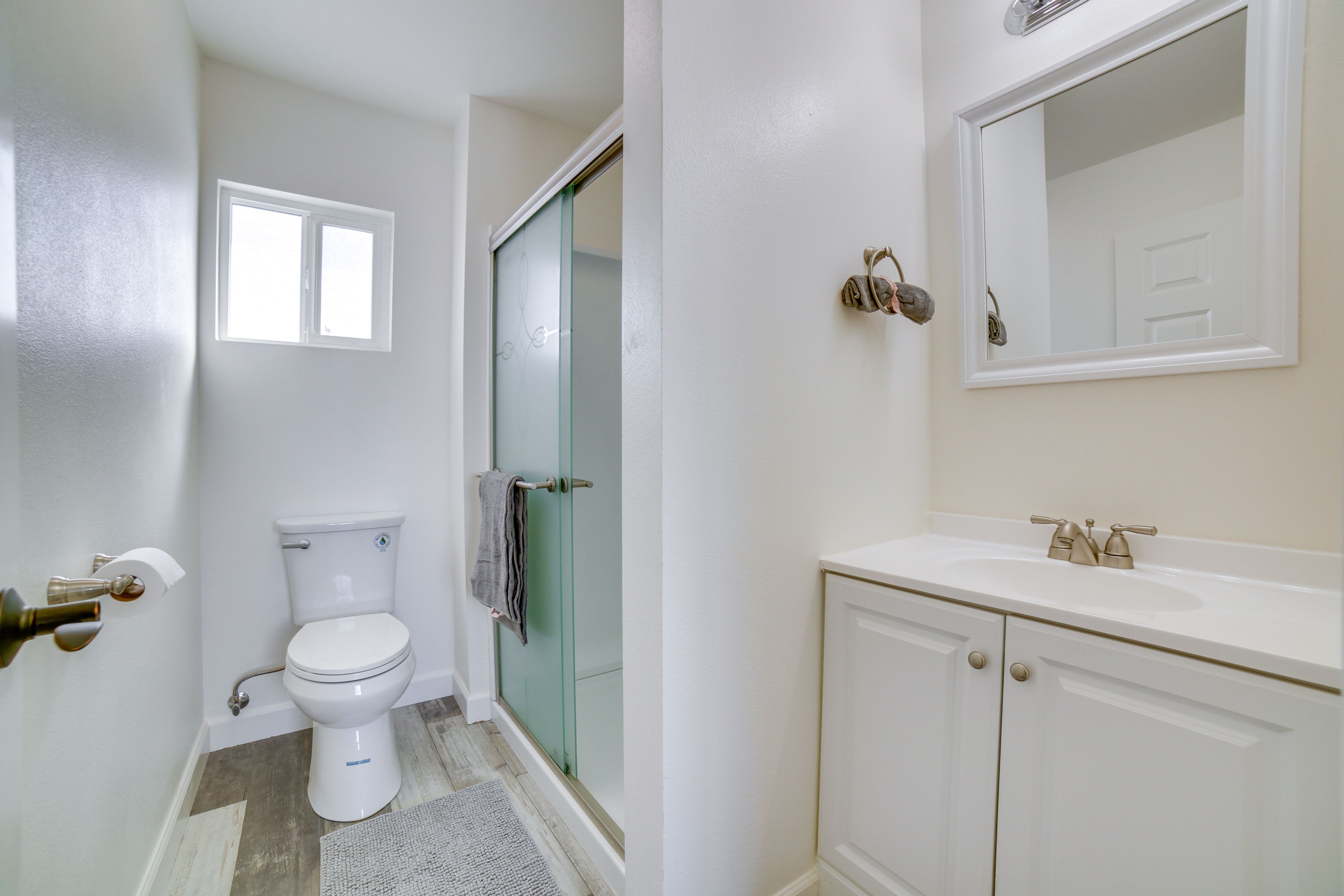 Bathroom | Complimentary Toiletries | Towels Provided