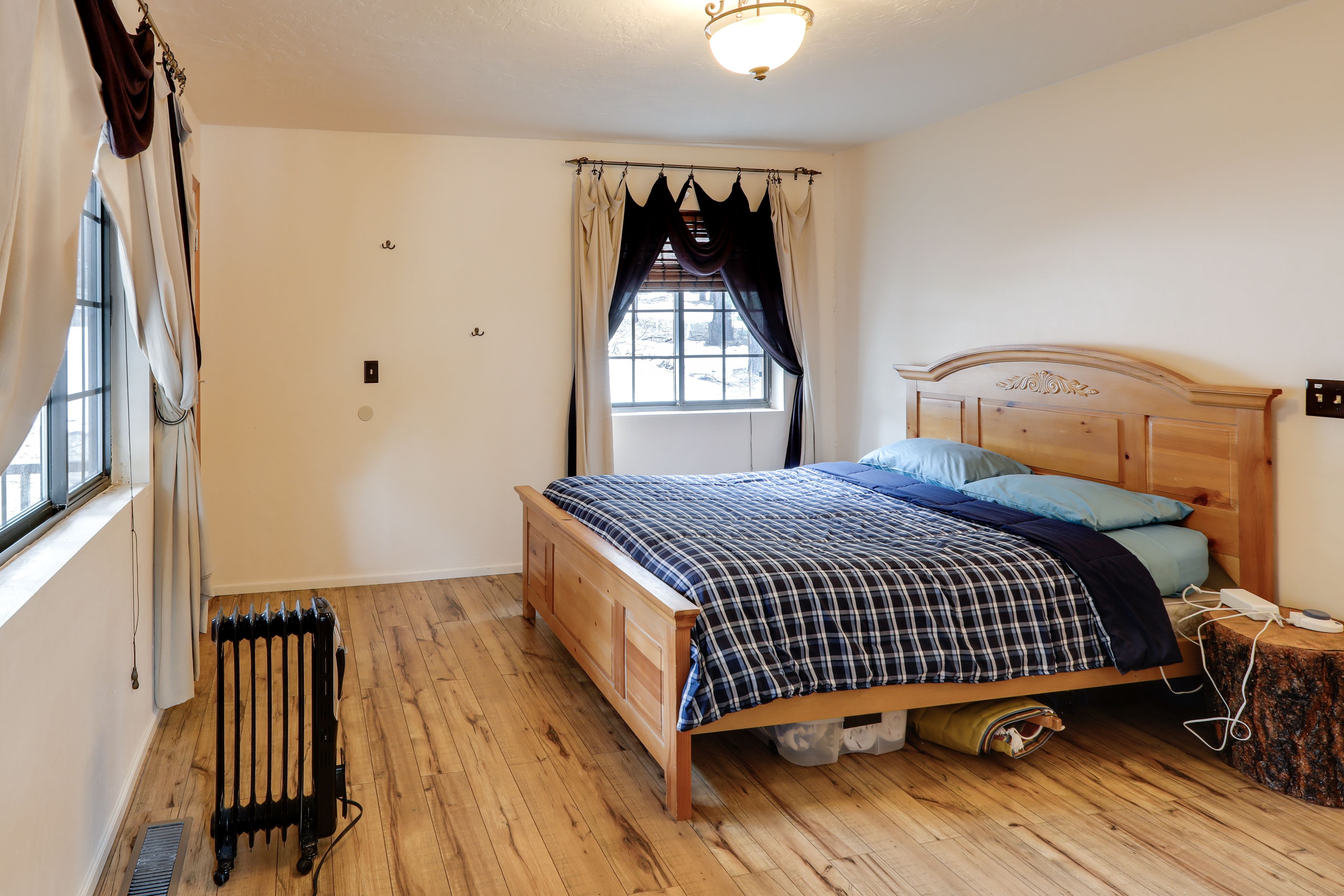 Bedroom 2 | Queen Bed