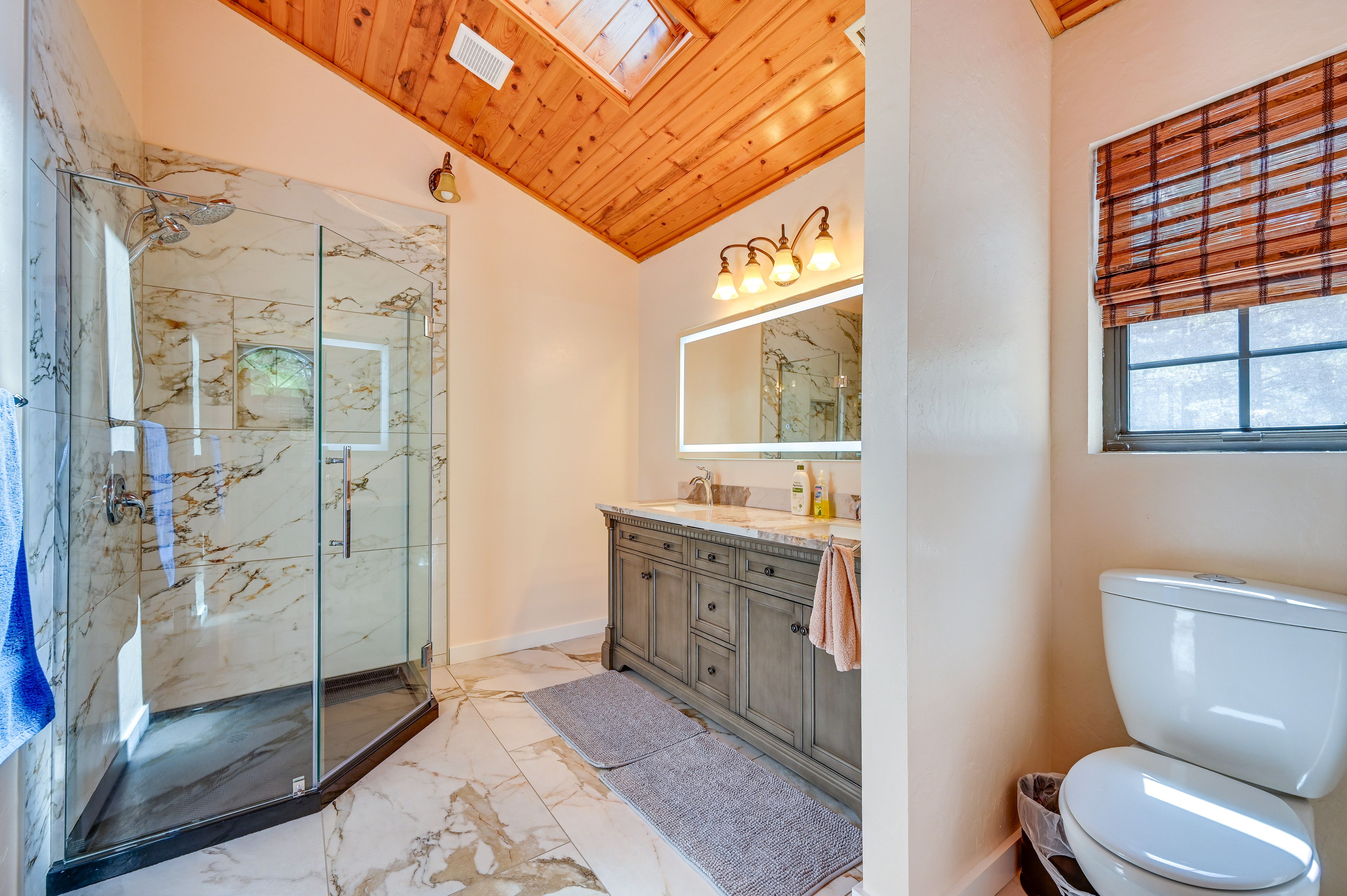 En-Suite Bathroom | Towels Provided | Complimentary Toiletries | Hair Dryer