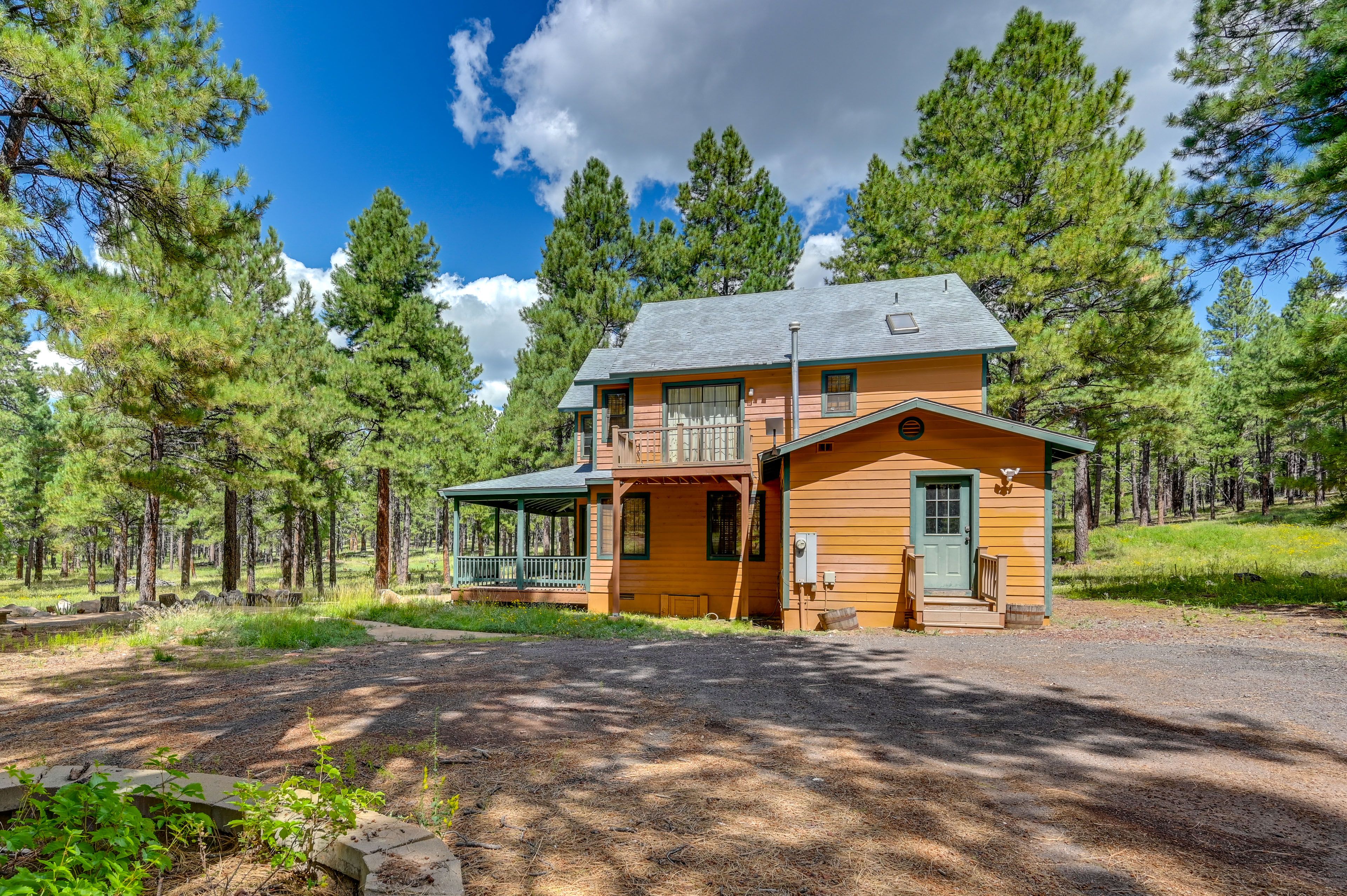 Parking | Driveway (6 Vehicles) | 4WD Required in Winter