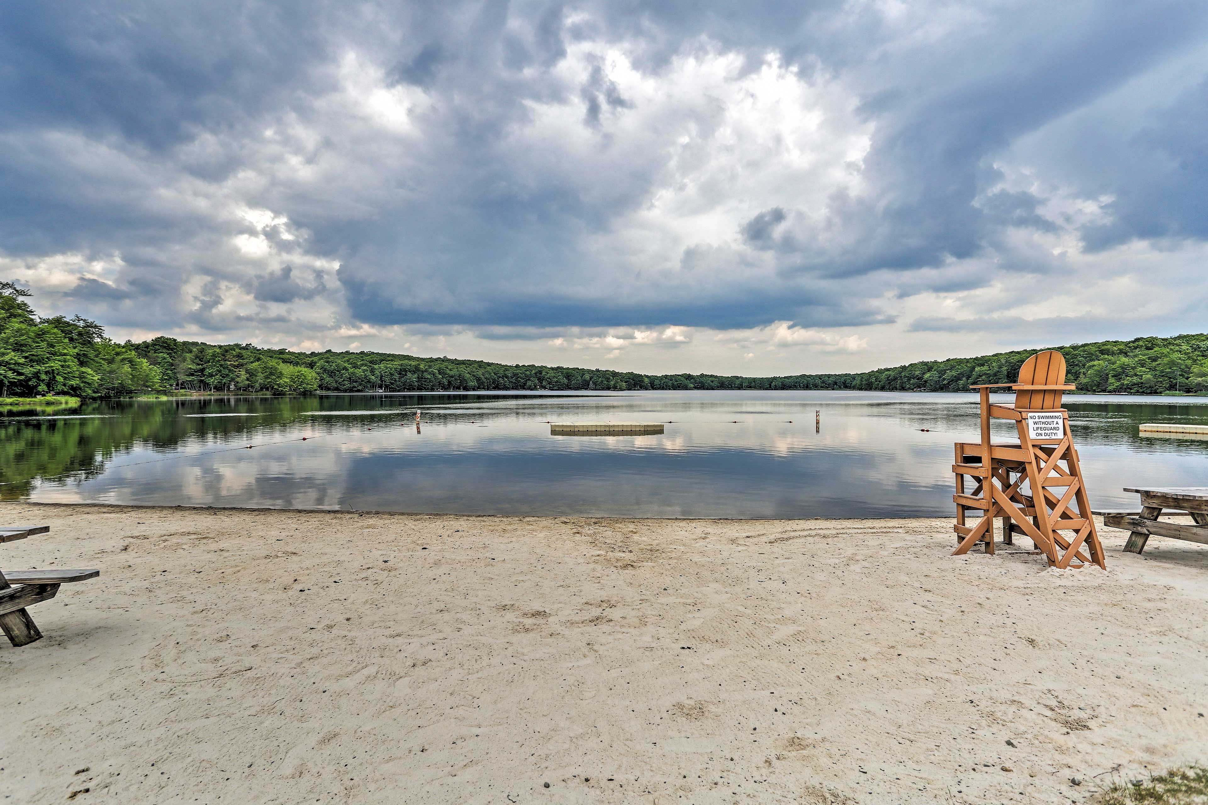 Community Amenities | Lake & Beach Access | Picnic Tables