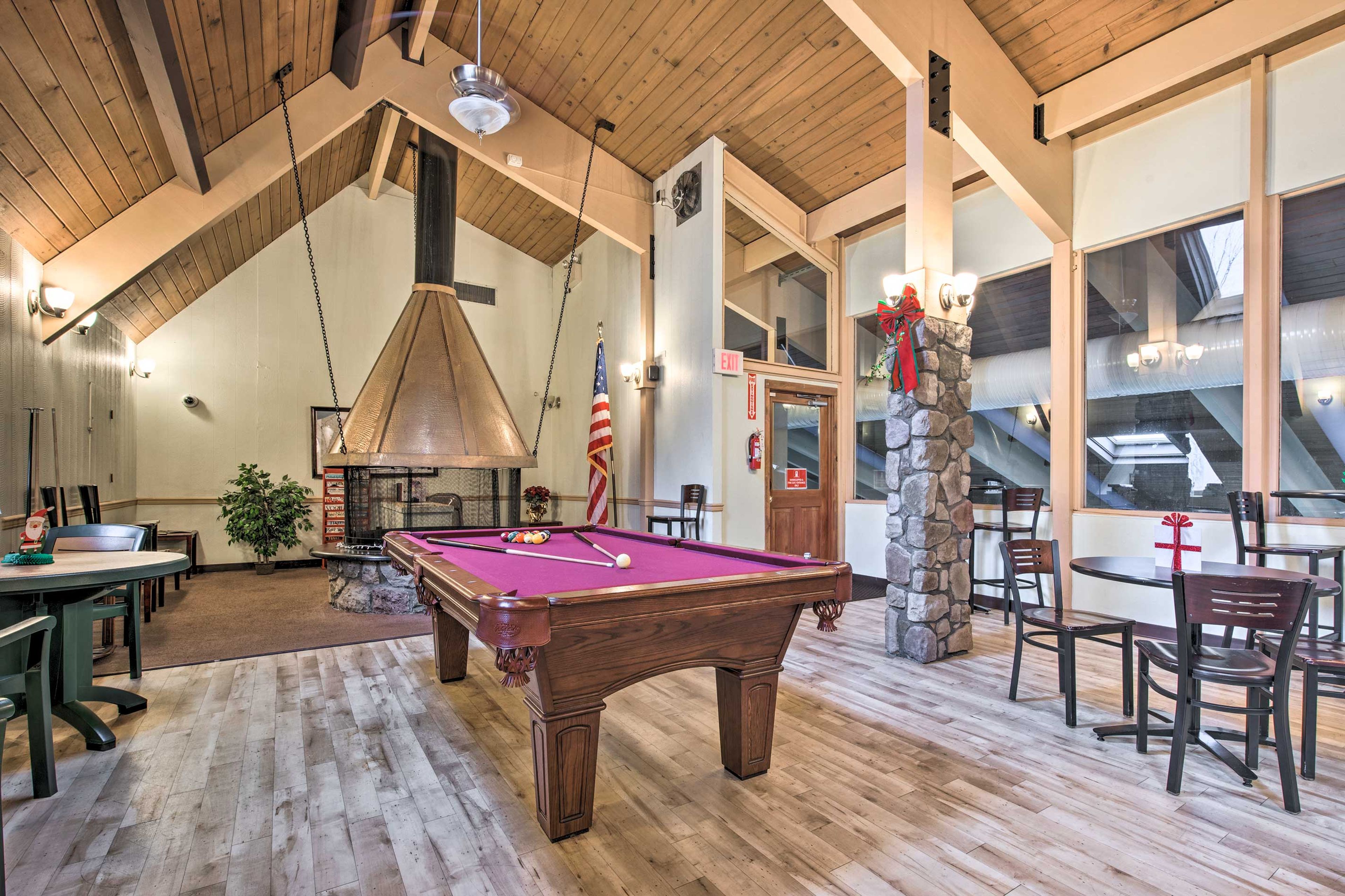 Community Amenities | Game Room | Pool Table