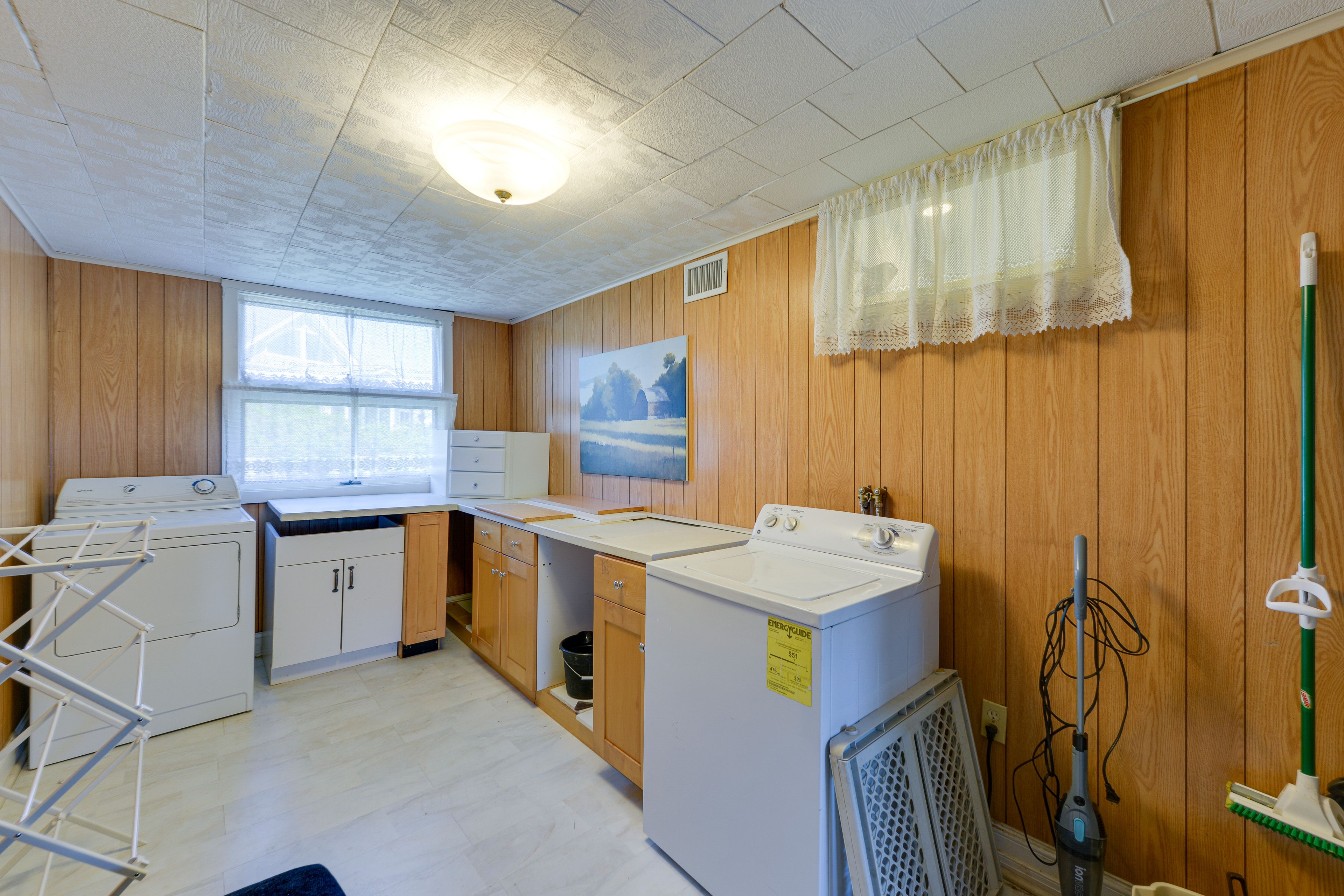 Laundry Area | Washer/Dryer | Hangers | Iron/Board | Trash Bags/Paper Towels