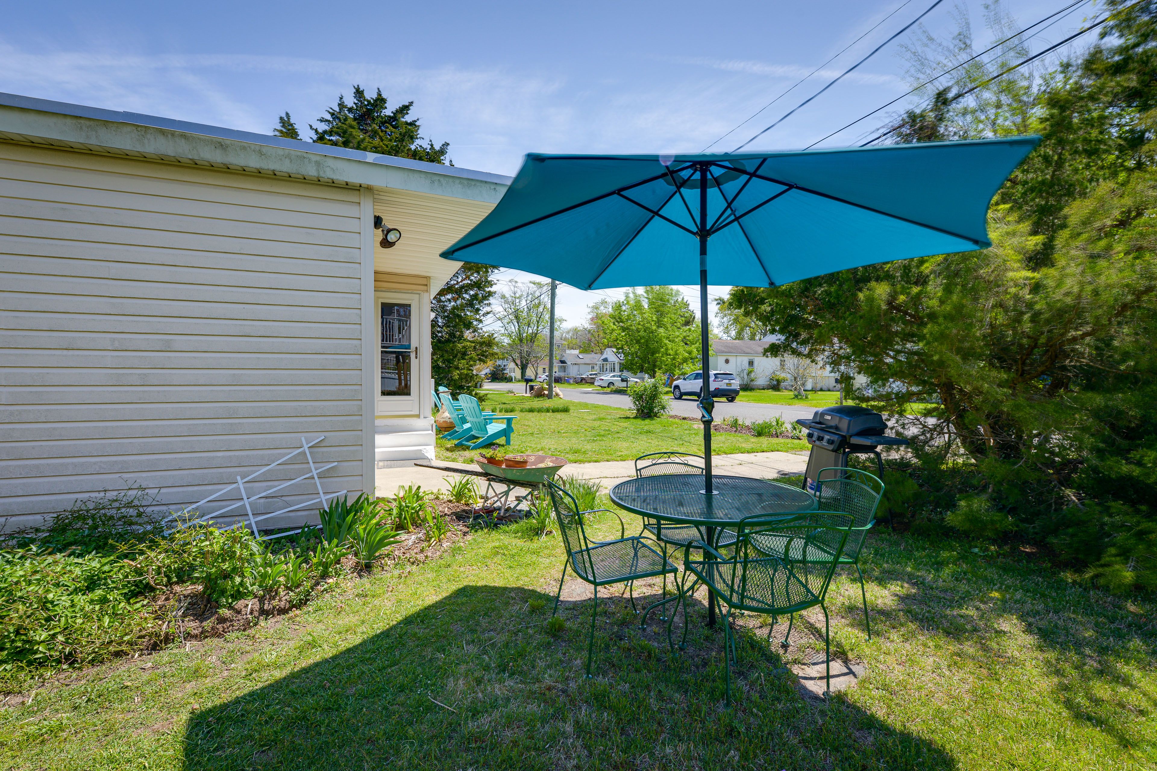 Outdoor Dining Area | Gas Grill | Free WiFi