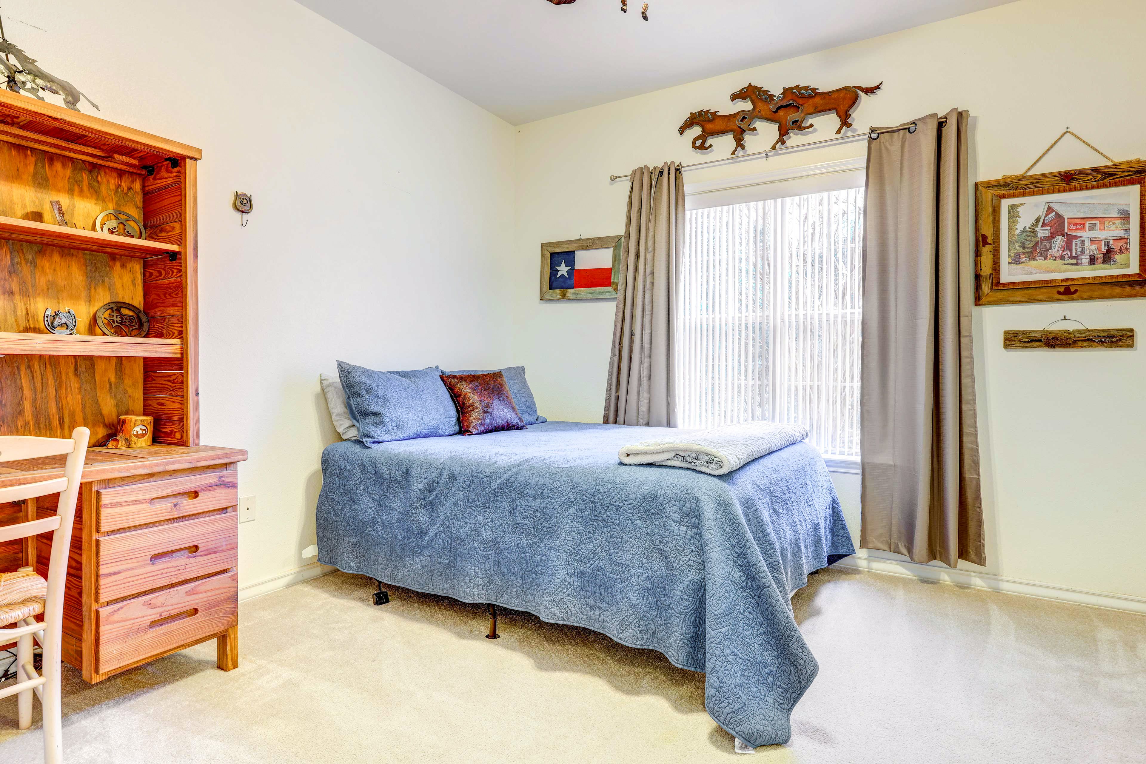 Bedroom 3 | Queen Bed