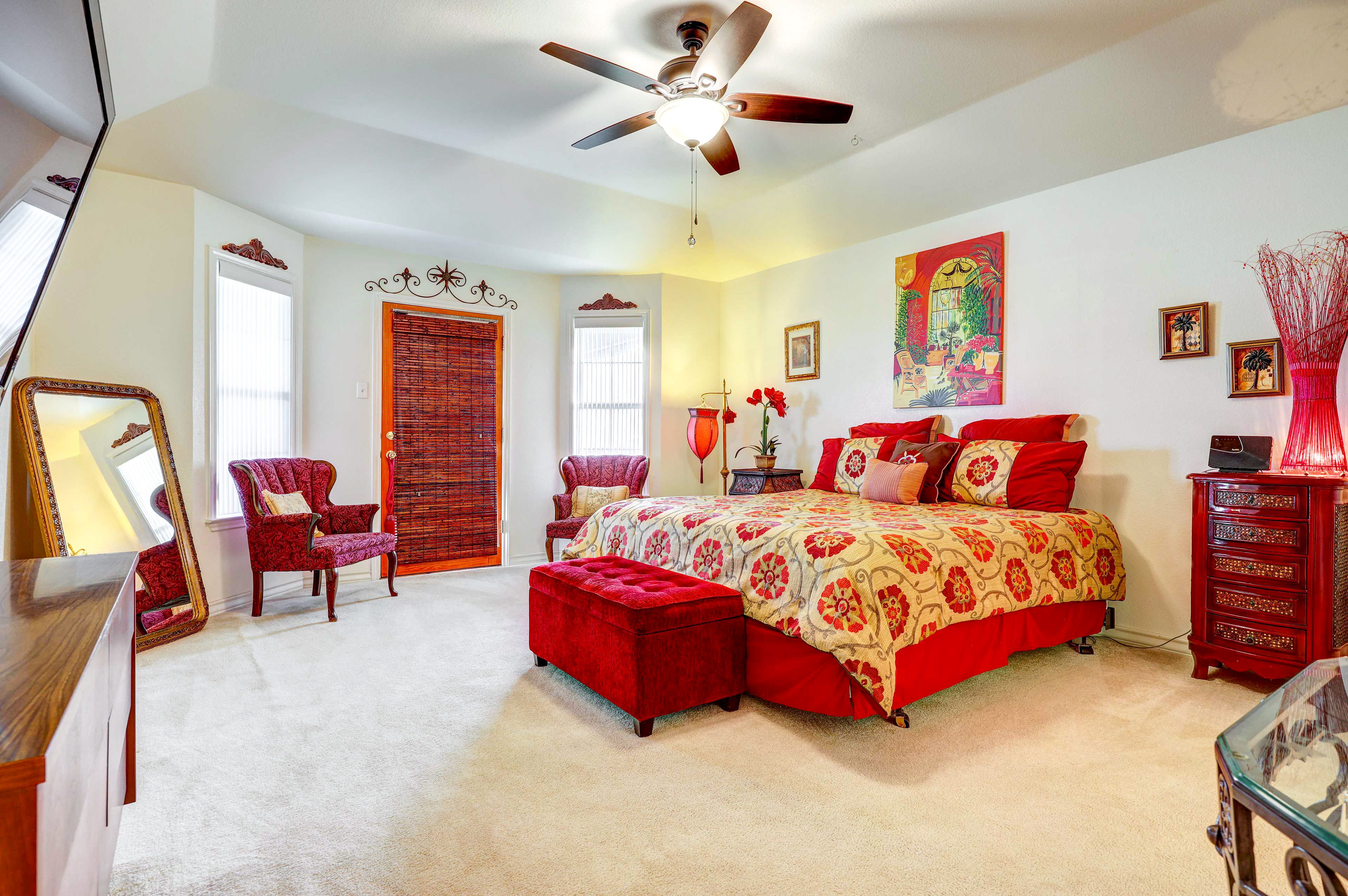 Bedroom 1 | King Bed | Linens Provided | En-Suite Bathroom