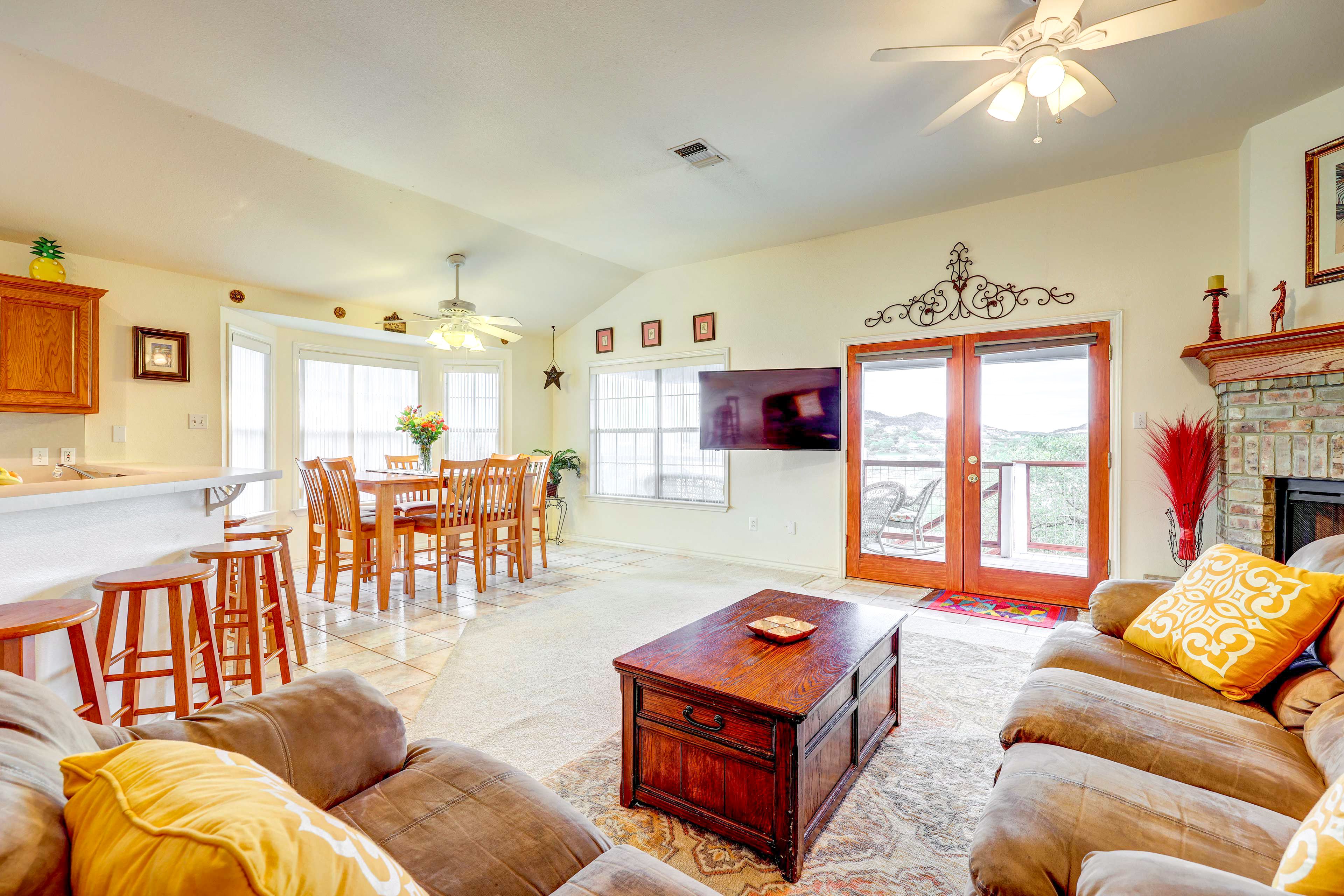 Living Room | Queen Sleeper Sofa | Free WiFi