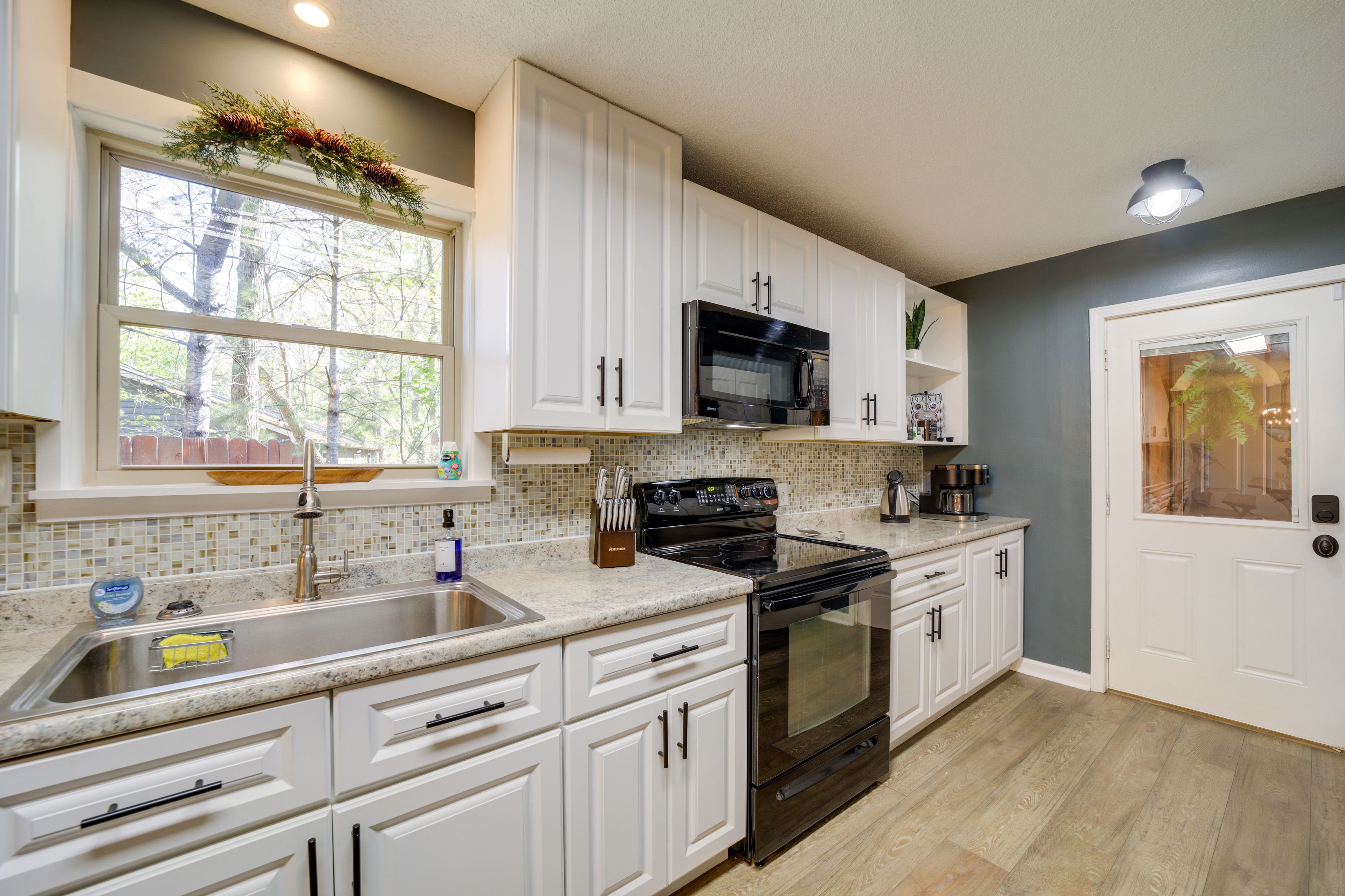 Kitchen | Cooking Basics | Coffee Maker | Paper Towels/Trash Bags Provided