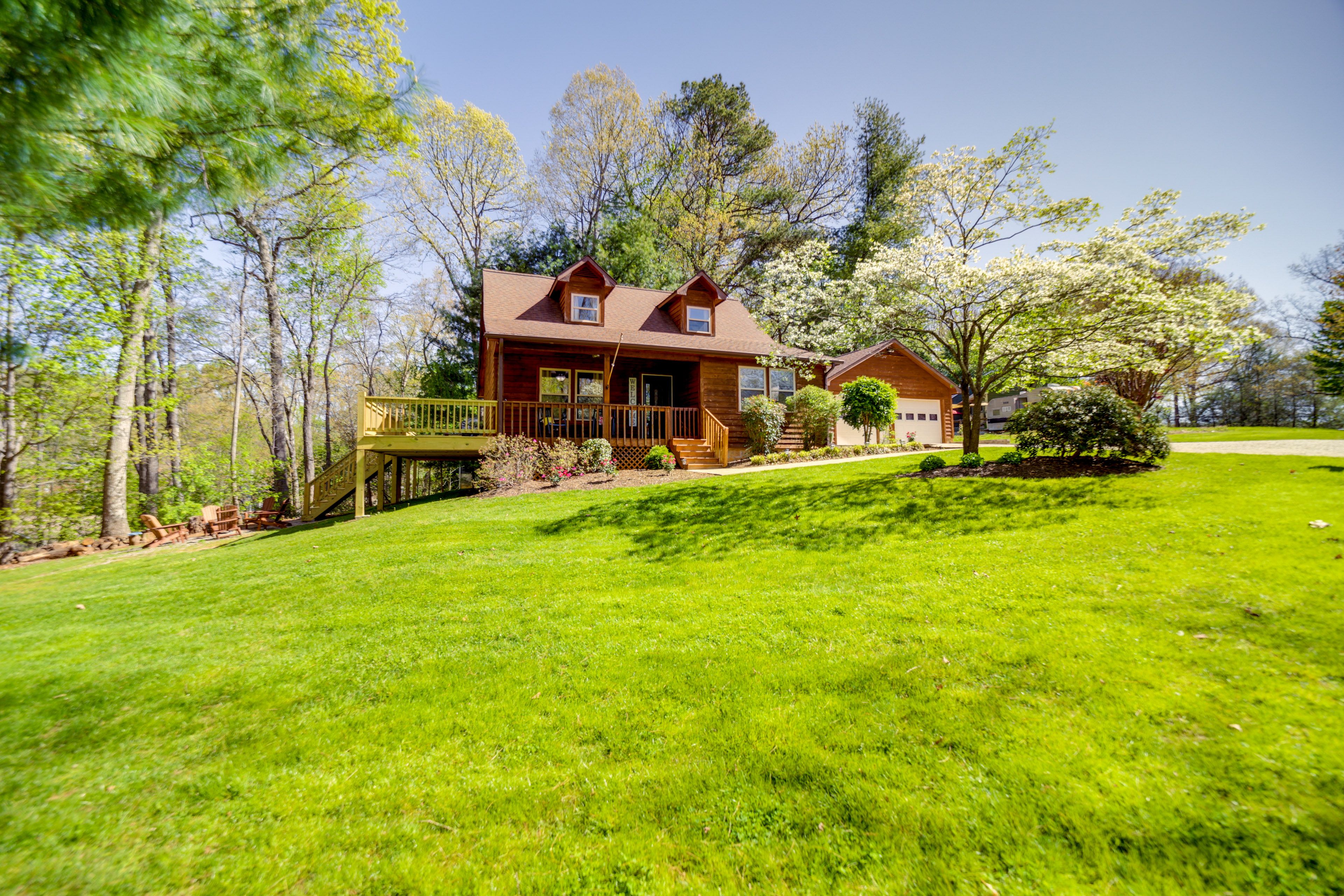 Candler Vacation Rental | 3BR | 2BA | 1,600 Sq Ft | Steps-Free Entry
