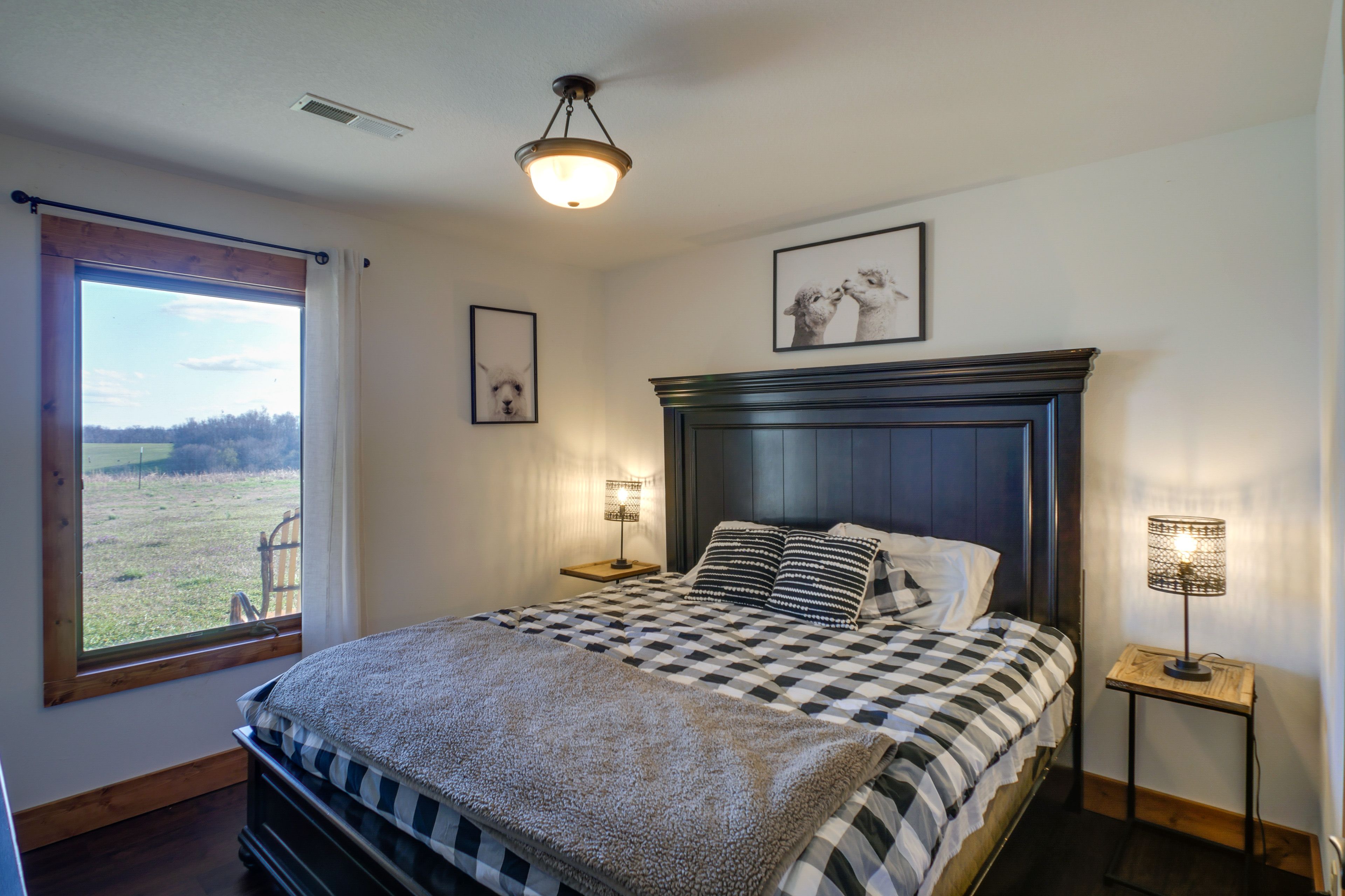Bedroom 1 | King Bed | Smart TV