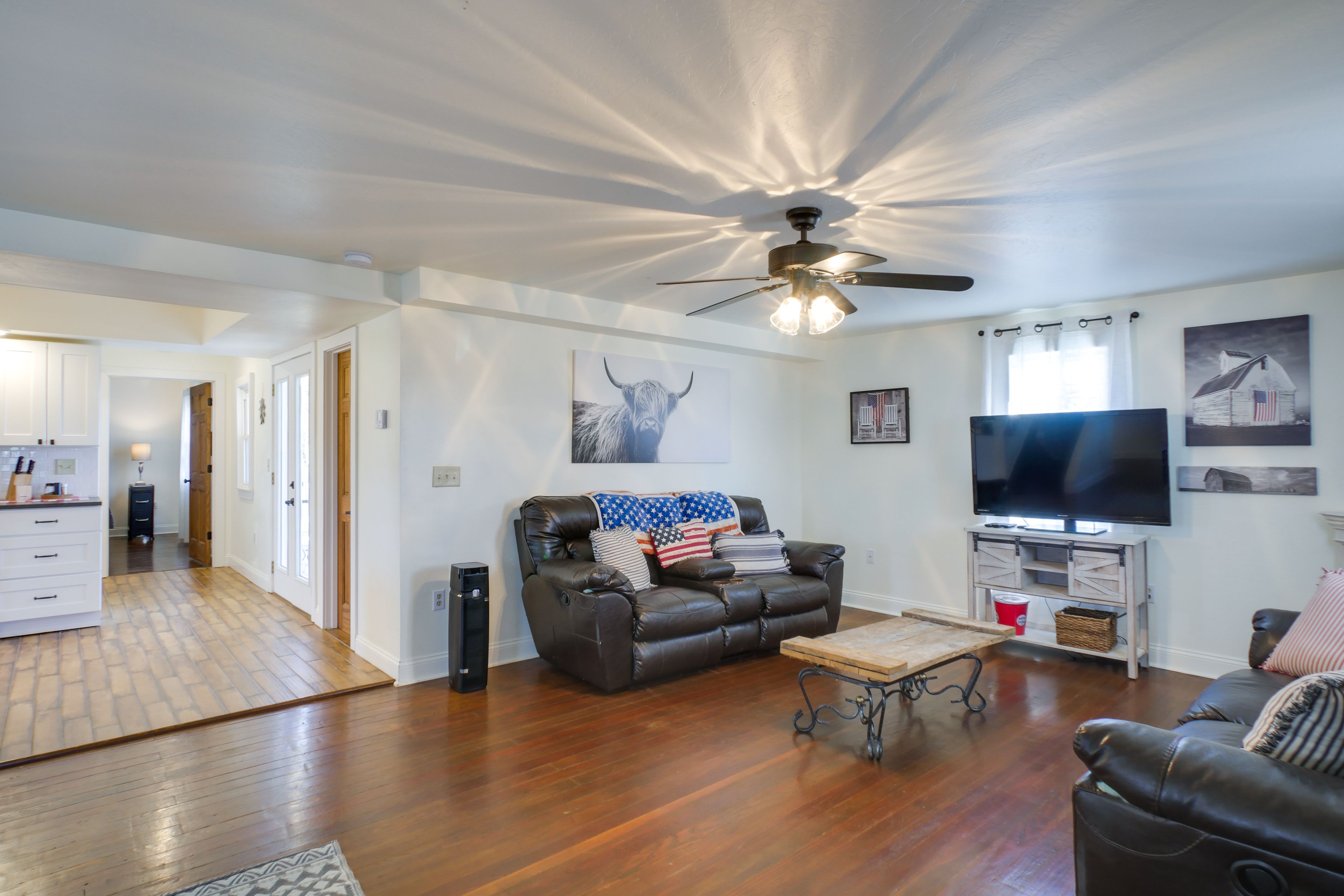 Living Room | Free WiFi