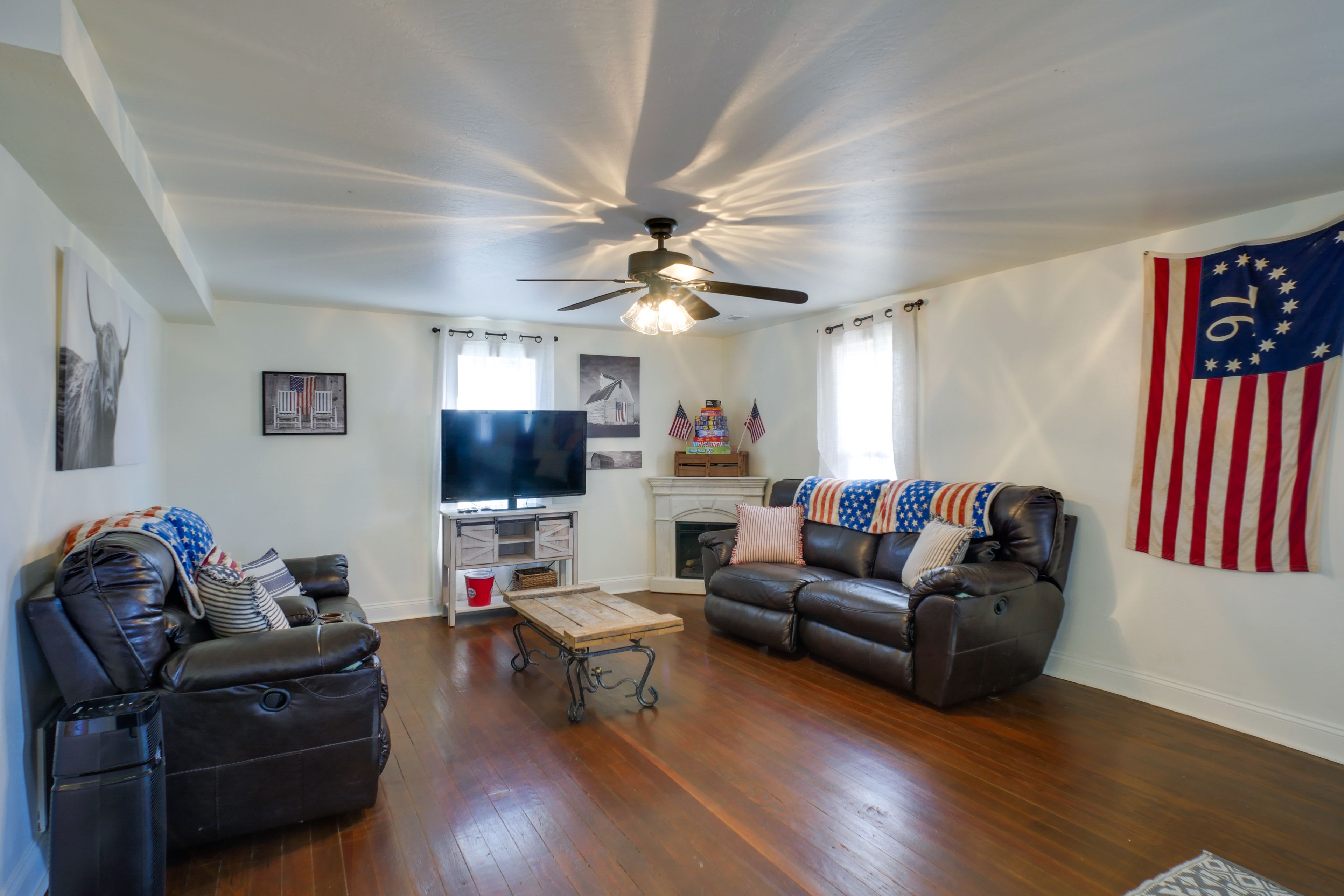 Living Room | Smart TV | Central A/C