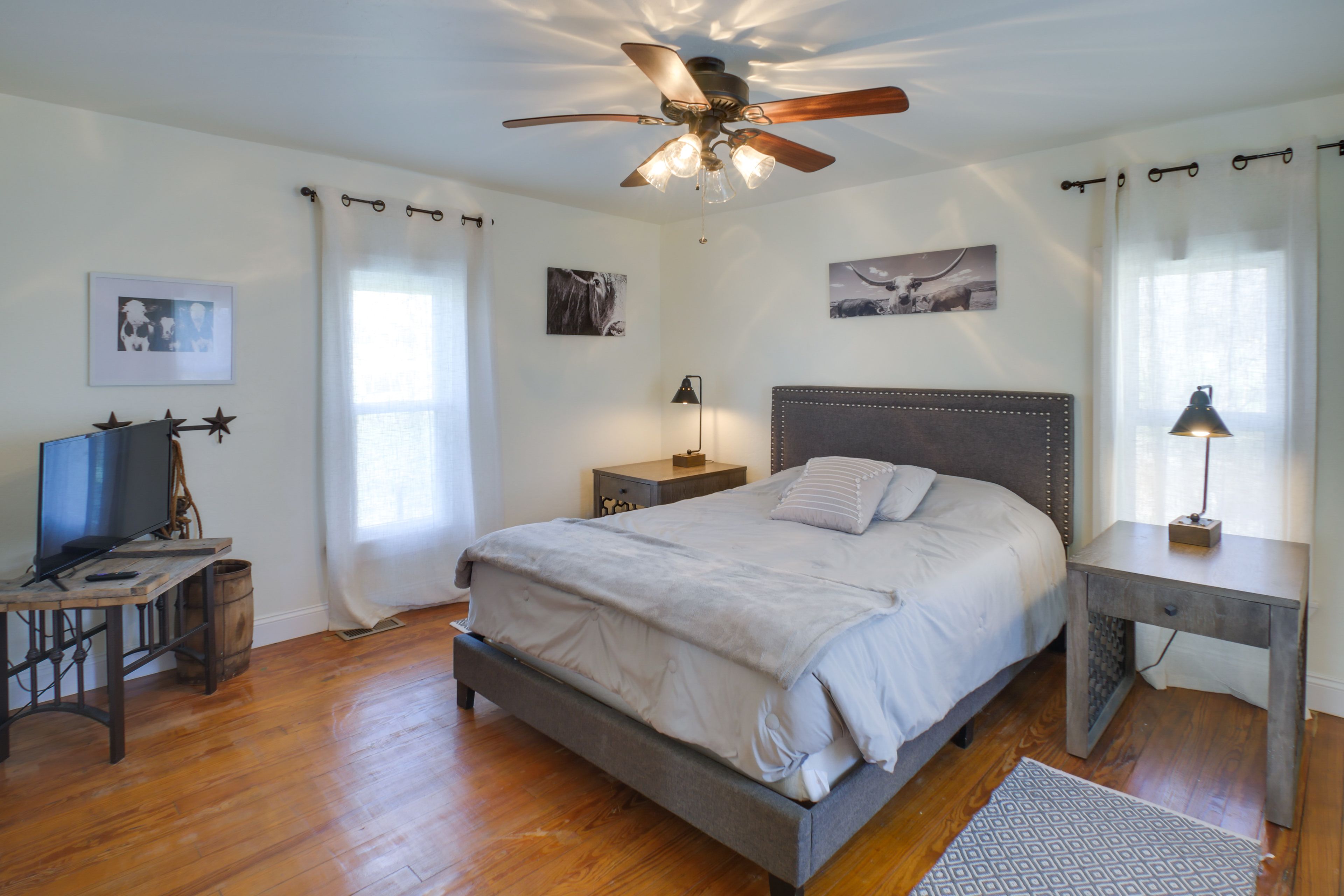 Bedroom 1 | King Bed | Smart TV