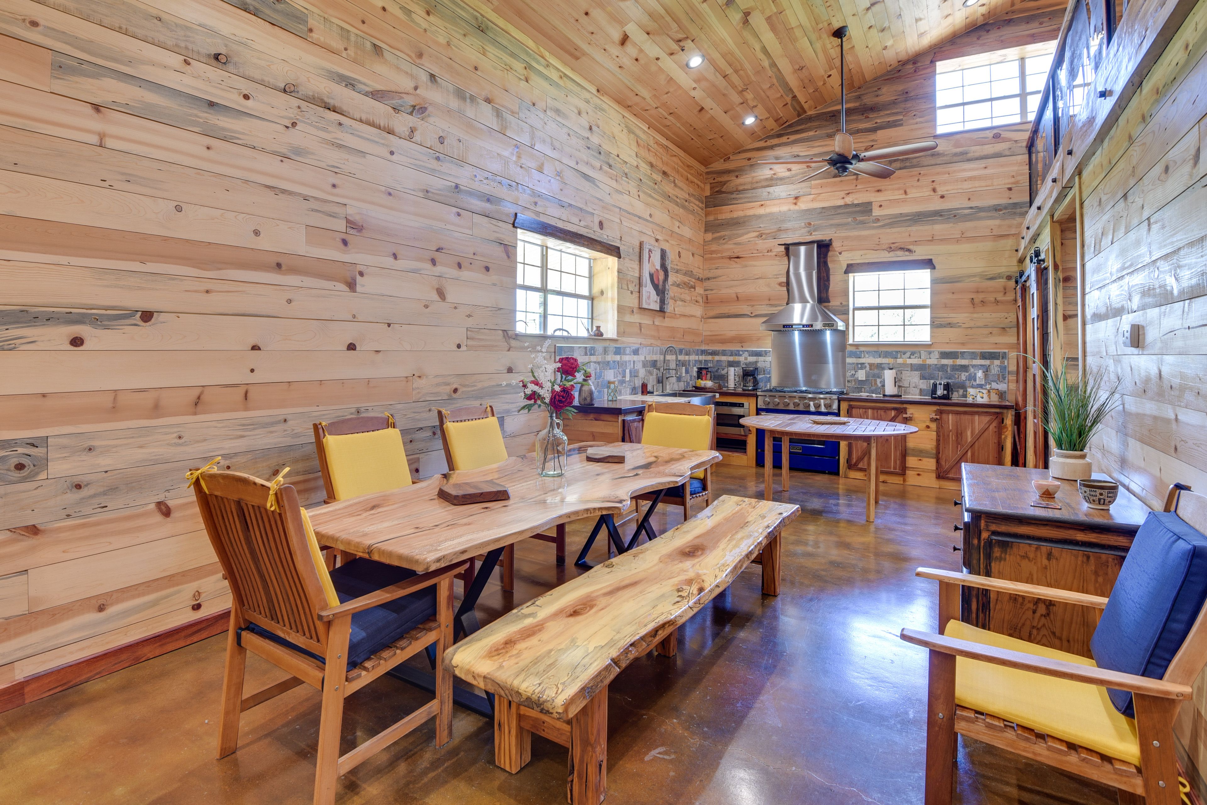 Dining Area | Kitchen
