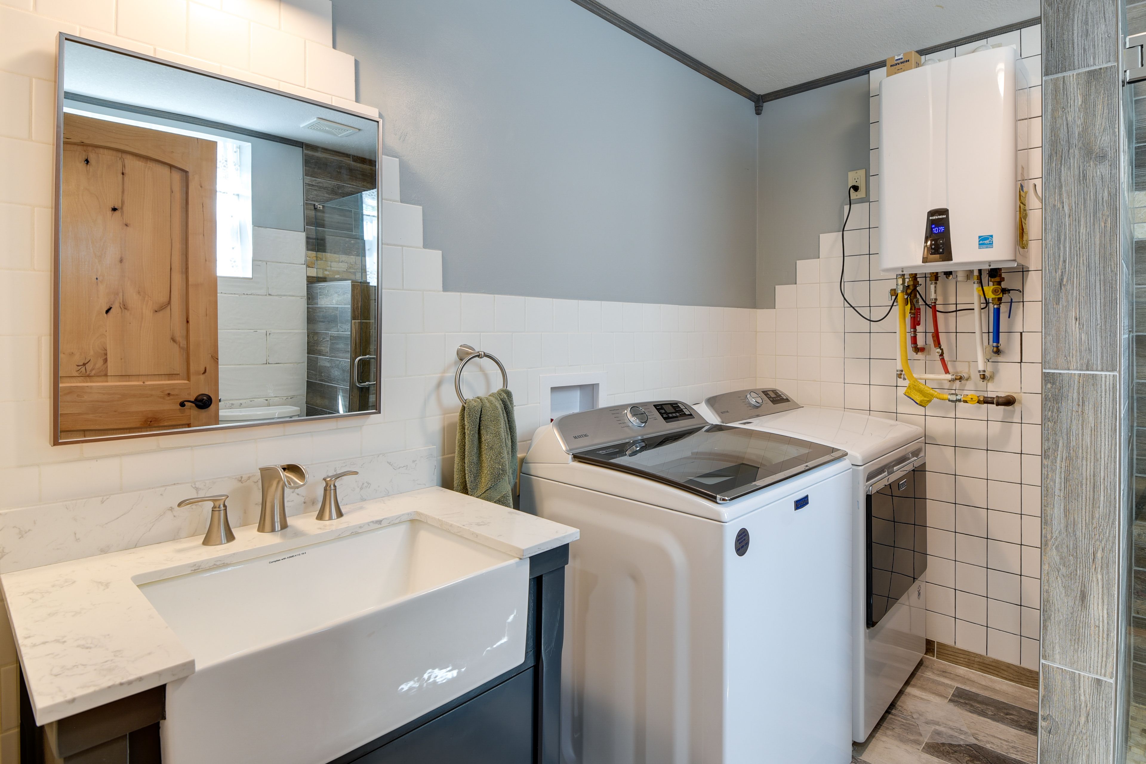 Full Bathroom | Complimentary Toiletries | Laundry | 1st Floor