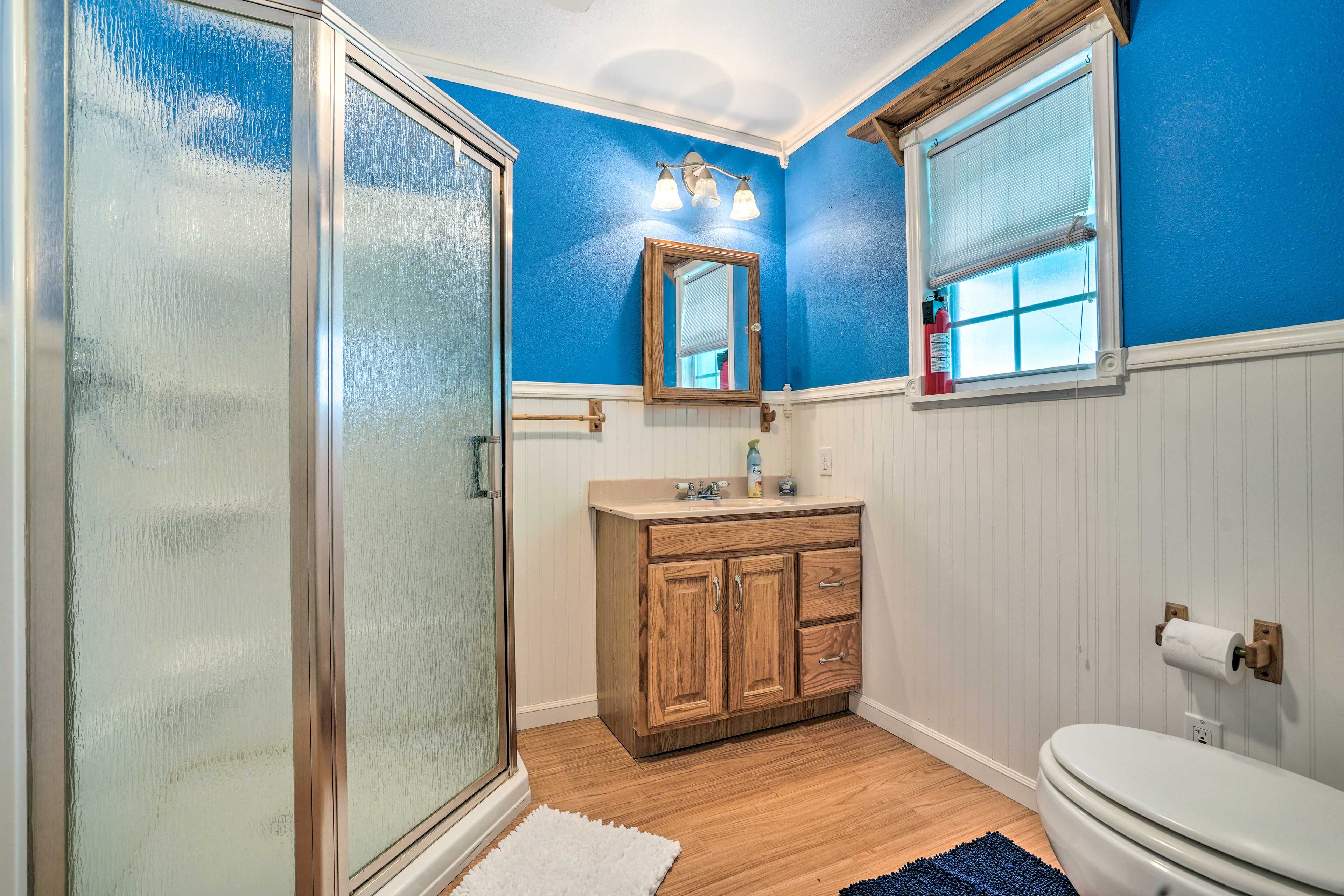 En-Suite Bathroom | Main Level | Complimentary Toiletries