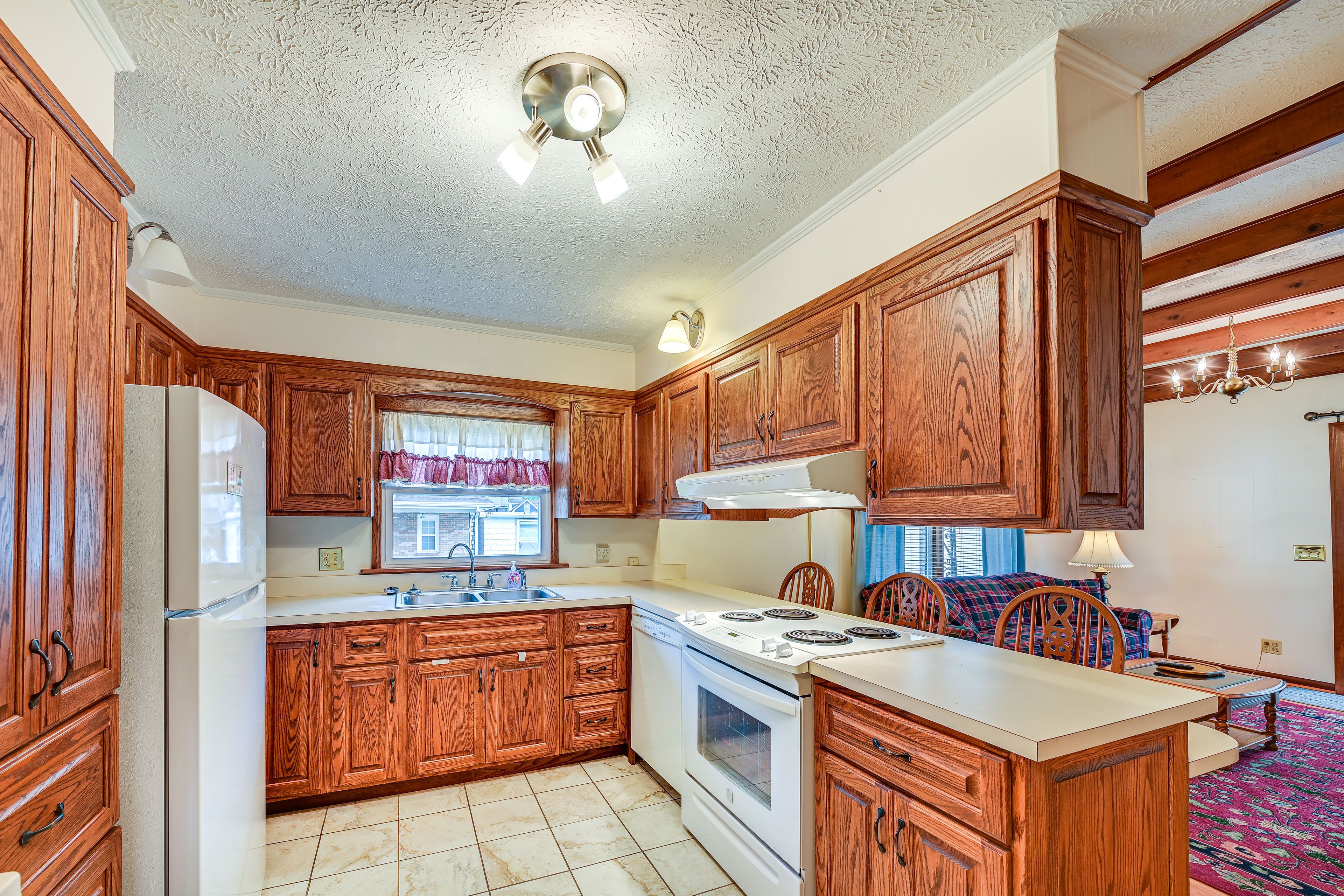 Kitchen | Dishware Provided | Microwave | Washer & Dryer