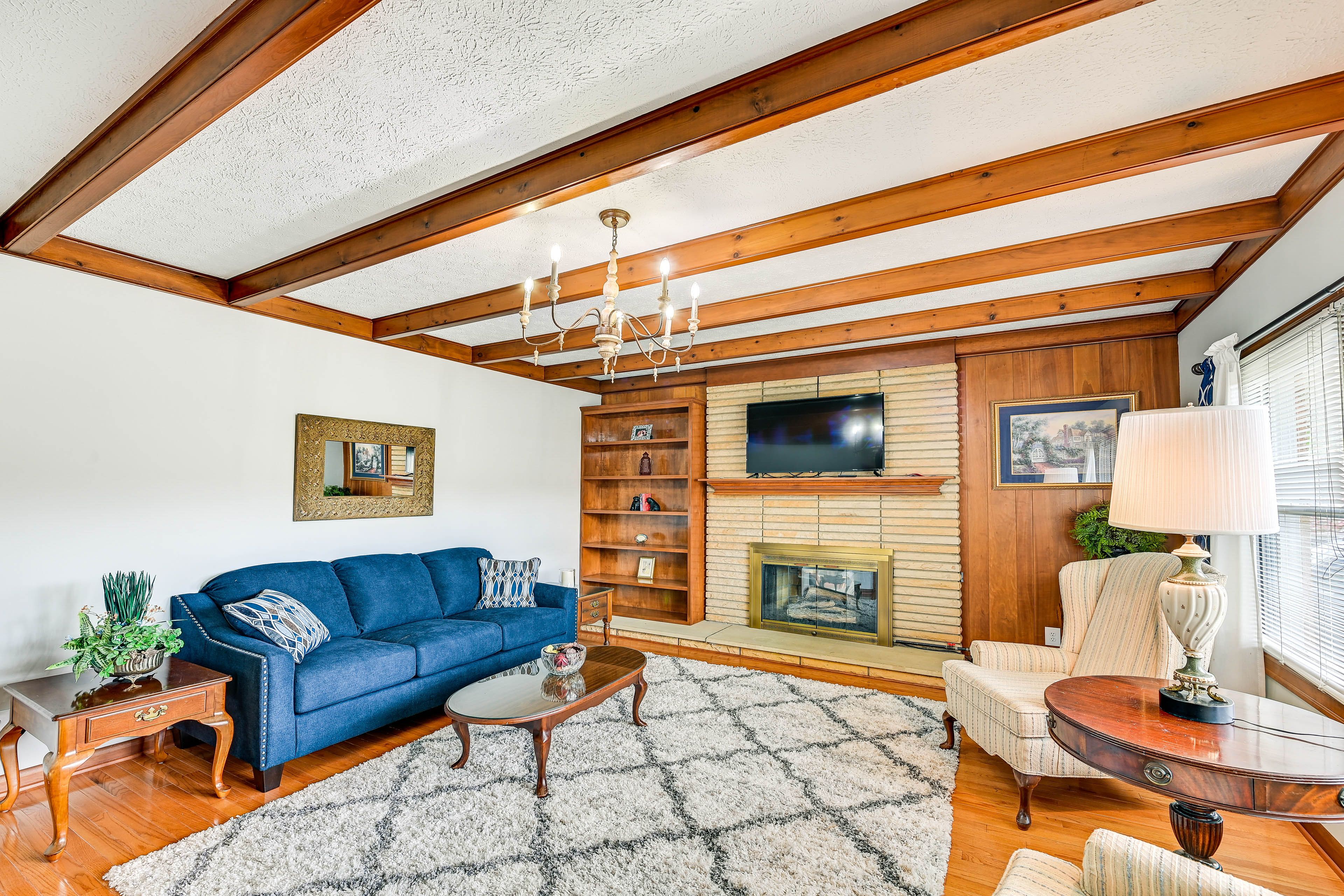 Front Room | Gas Fireplace | Free WiFi | Central A/C (Downstairs)