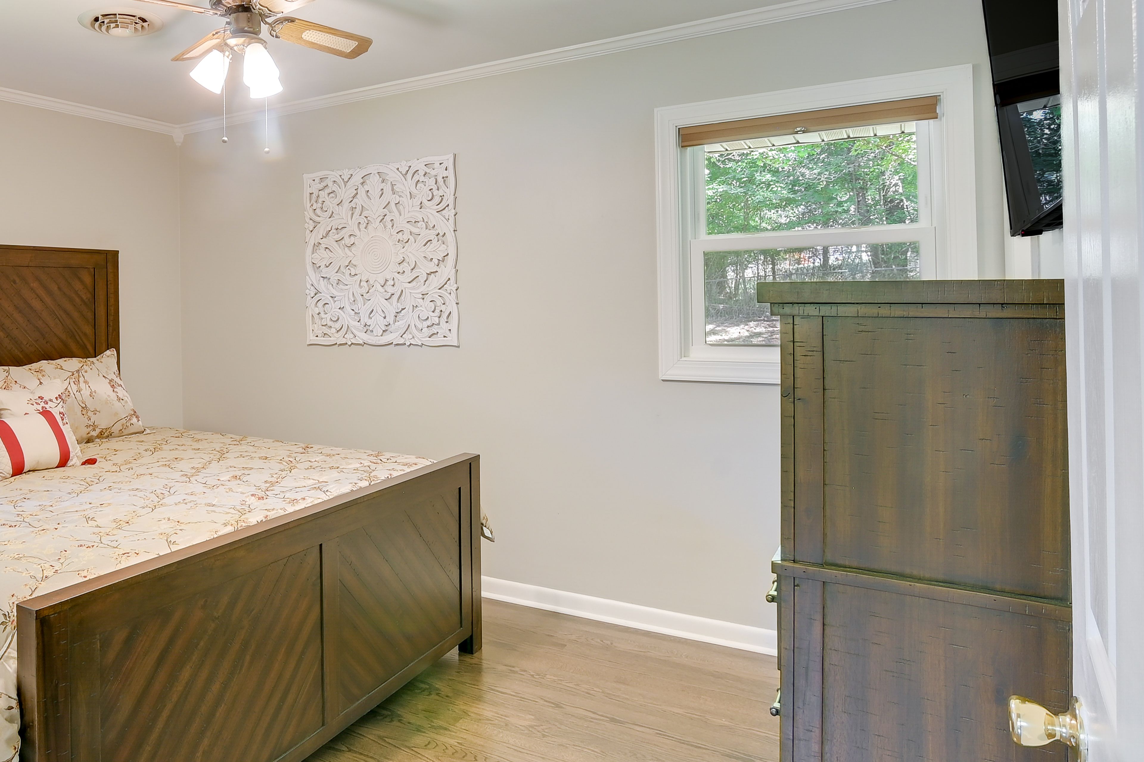 Bedroom 1 | King Bed | Linens Provided