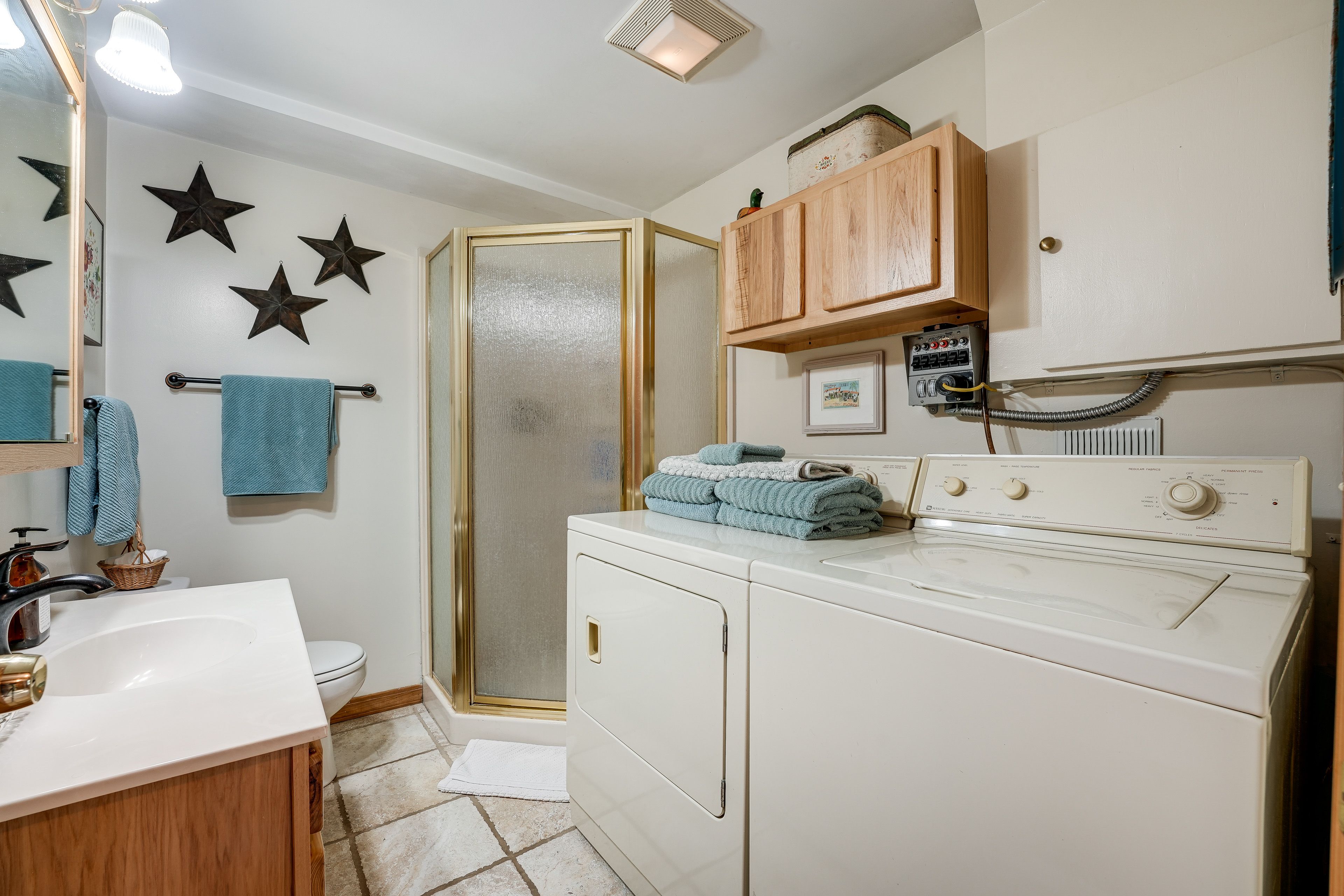 Full Bathroom | Washer & Dryer | Hair Dryer