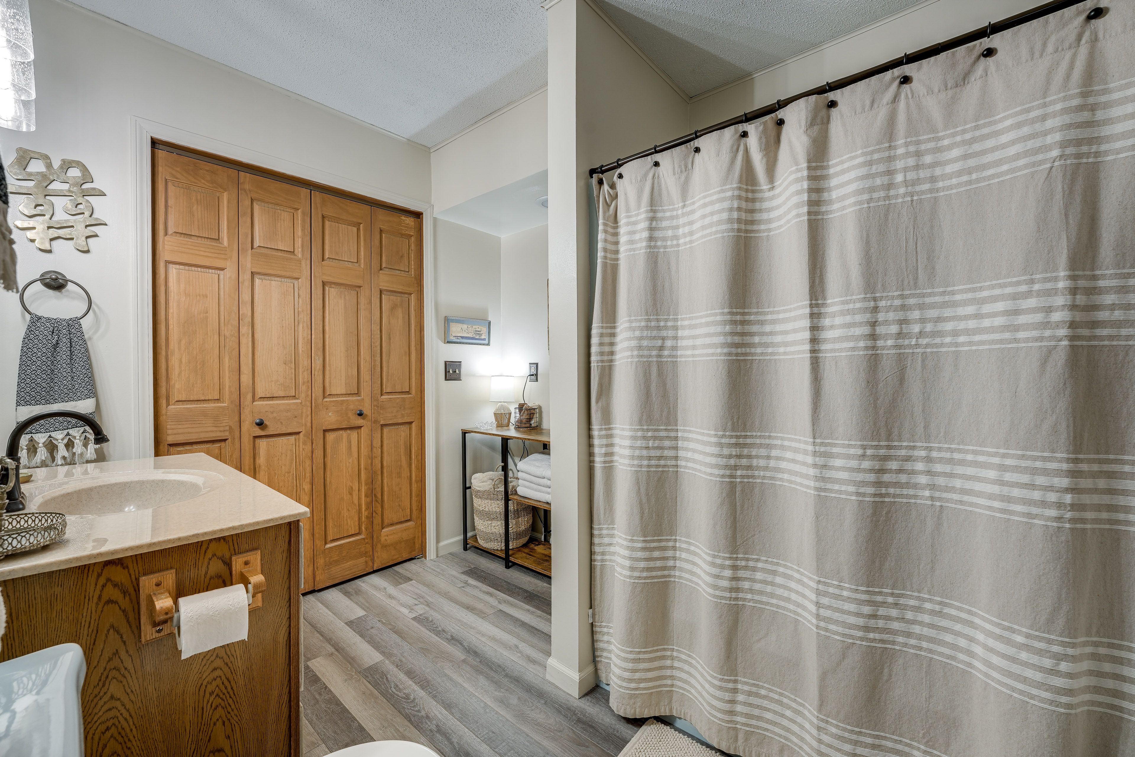 Full Bathroom | Towels Provided | Complimentary Toiletries