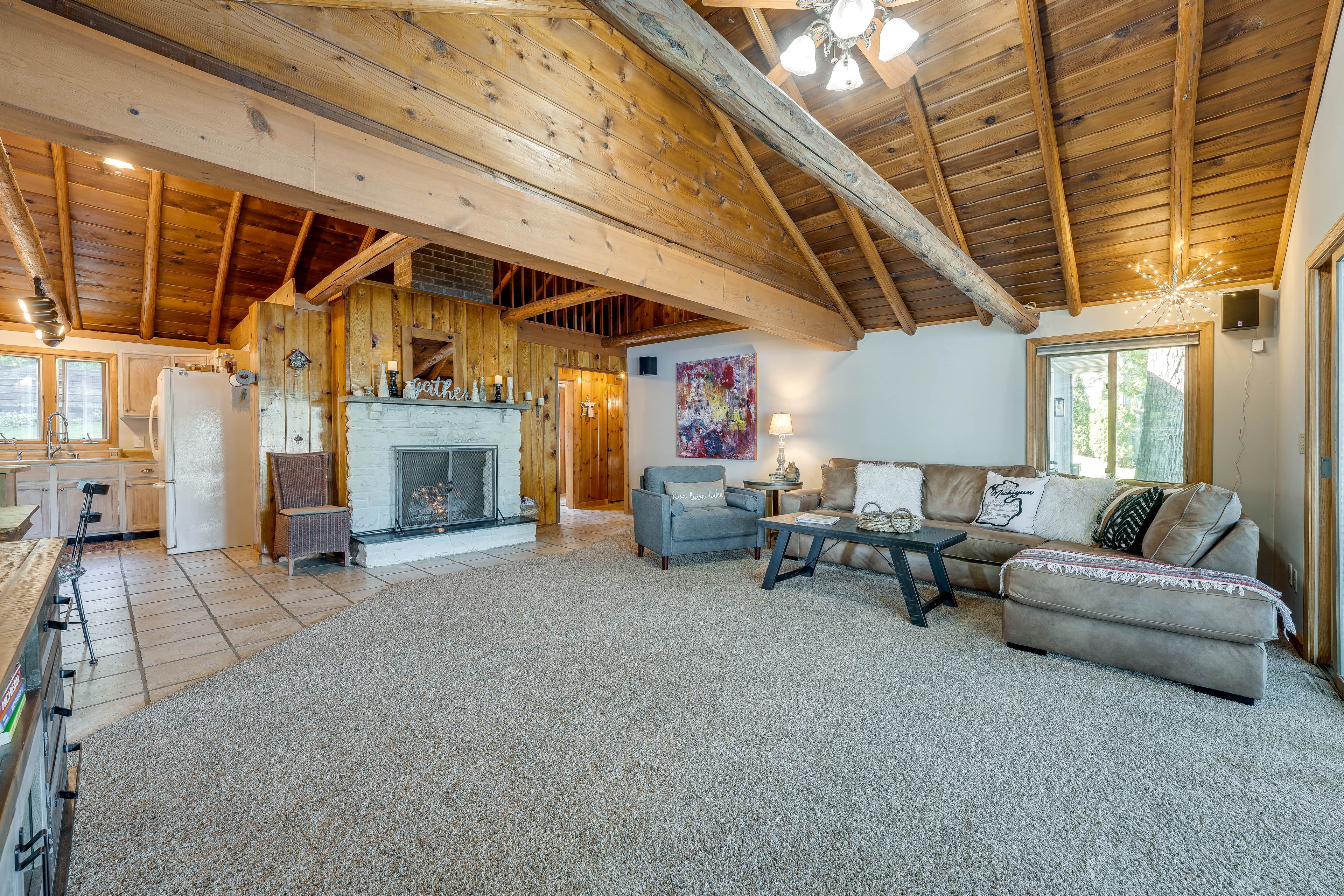 Living Room | Smart TV | 2 Queen Air Mattresses Available | Free WiFi