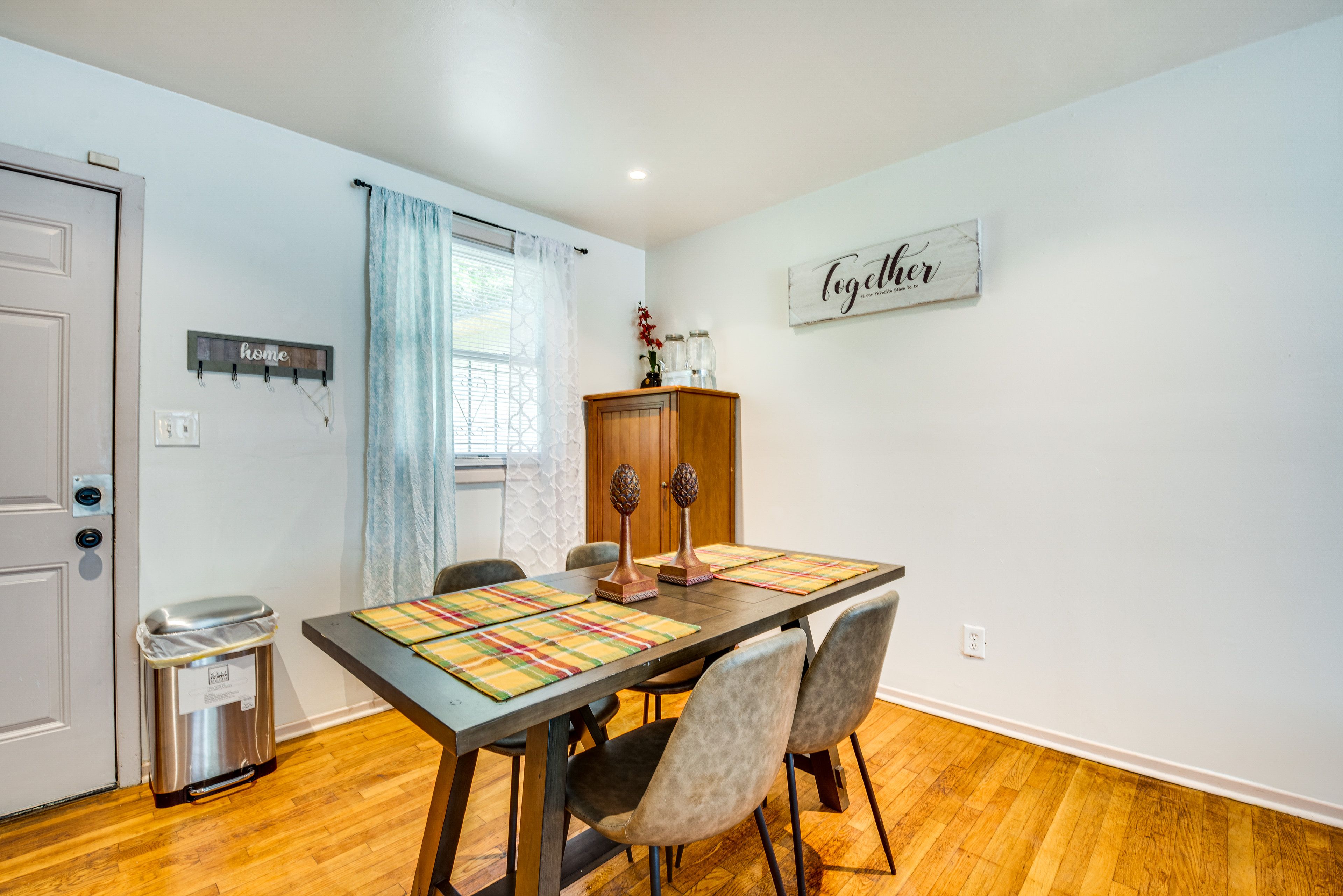 Dining Area | Dishware/Flatware