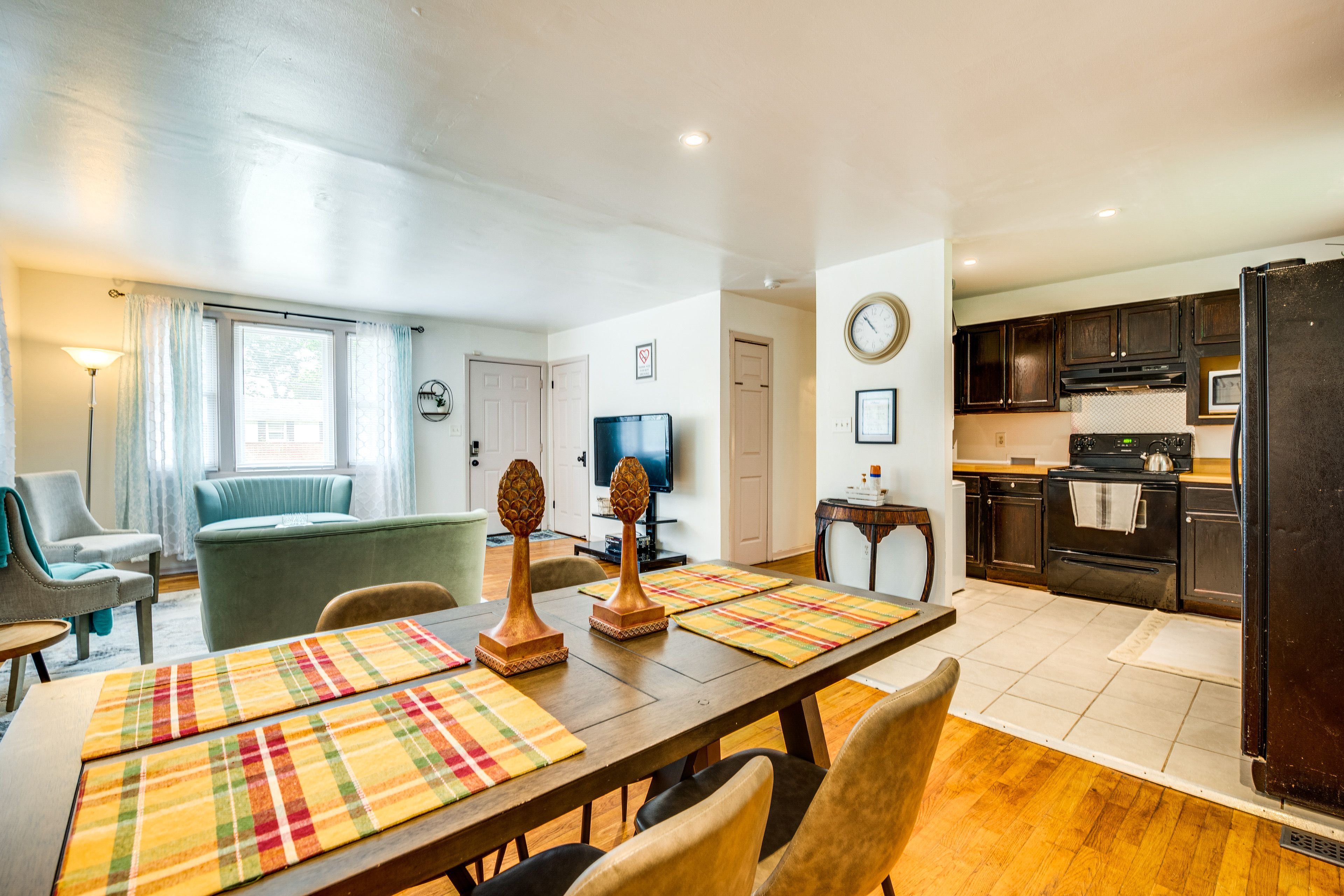 Dining Area | Kitchen