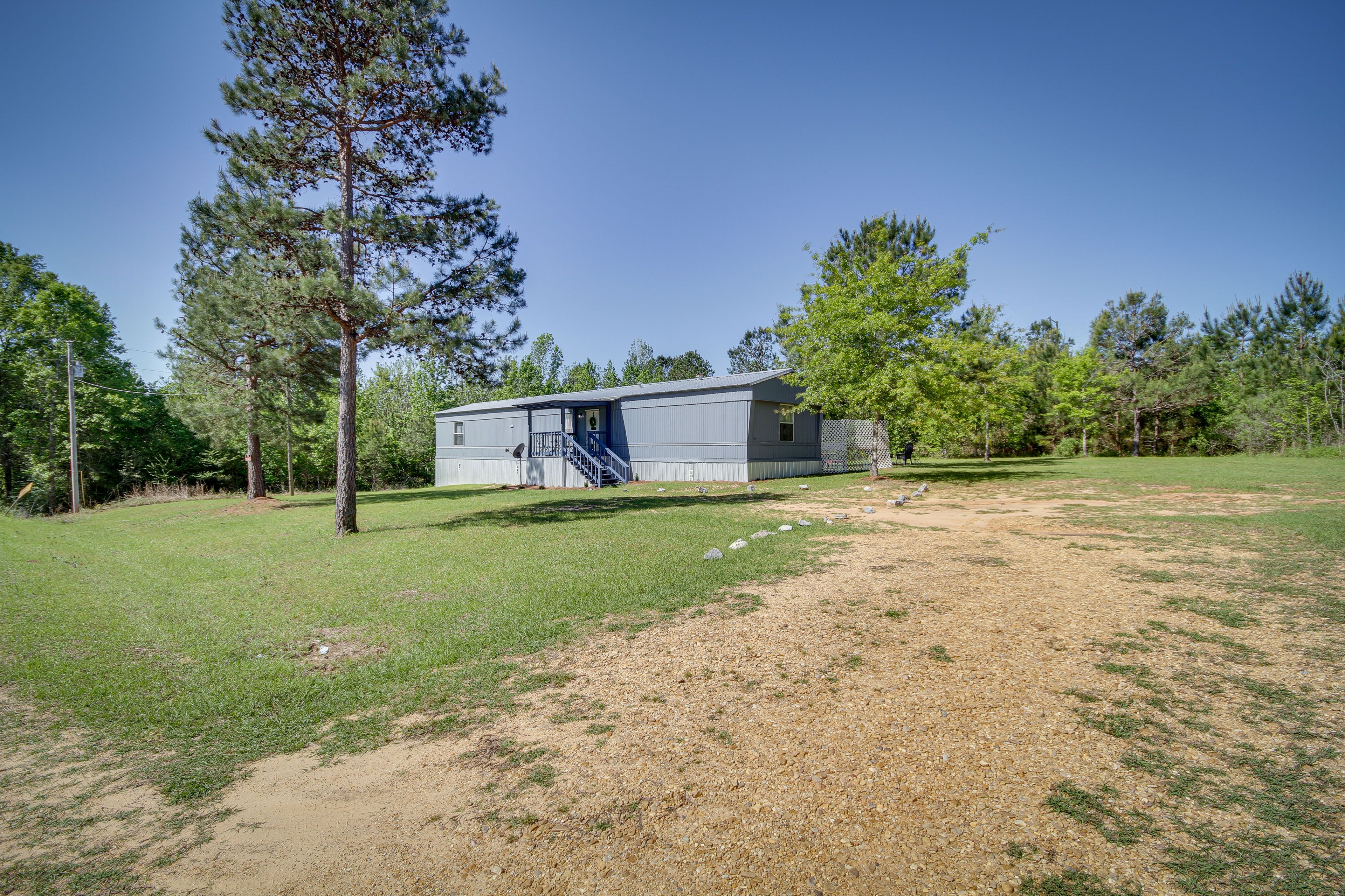 Parking | Gravel Driveway (3 Vehicles)