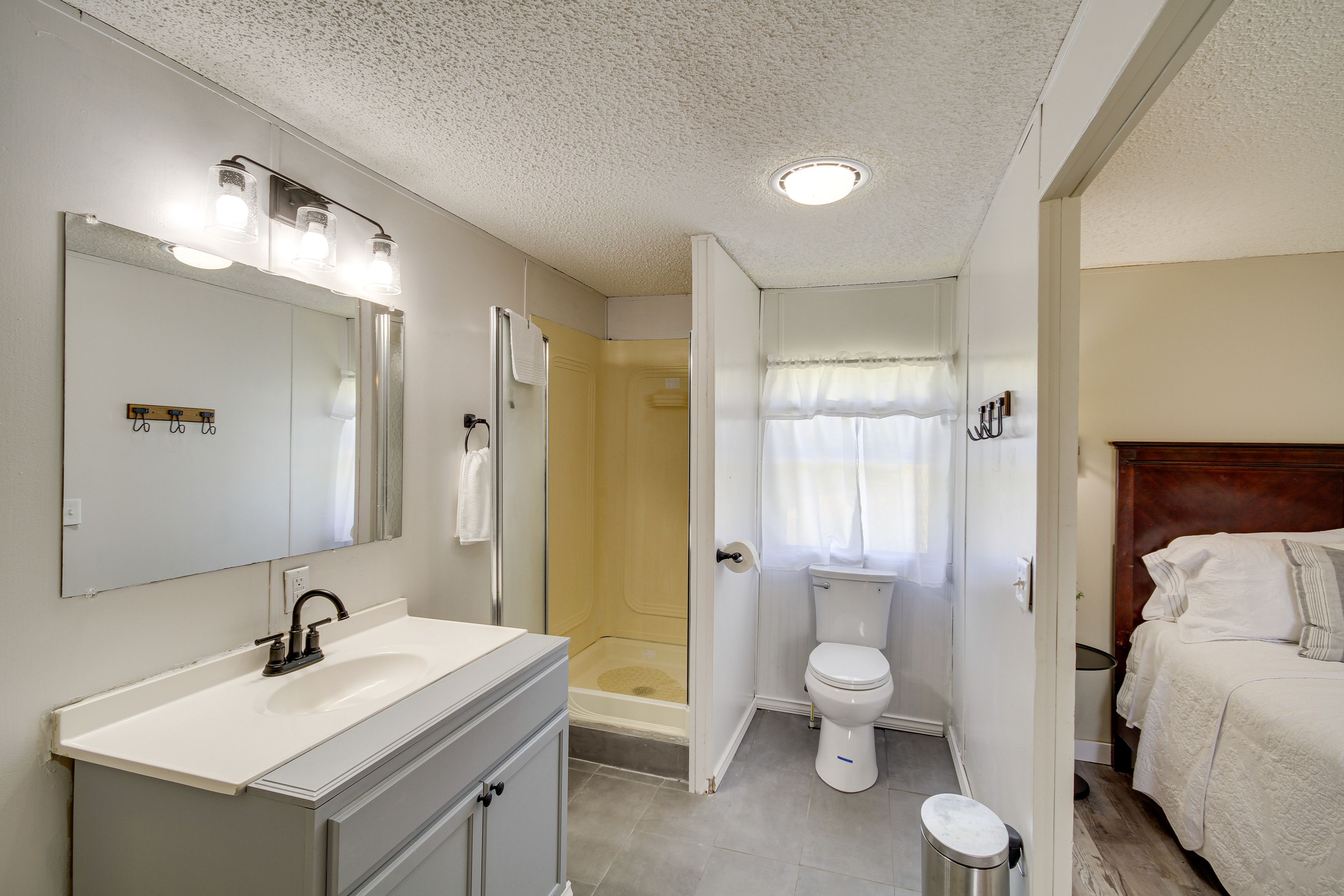 En-Suite Bathroom | Towels Provided | Complimentary Toiletries