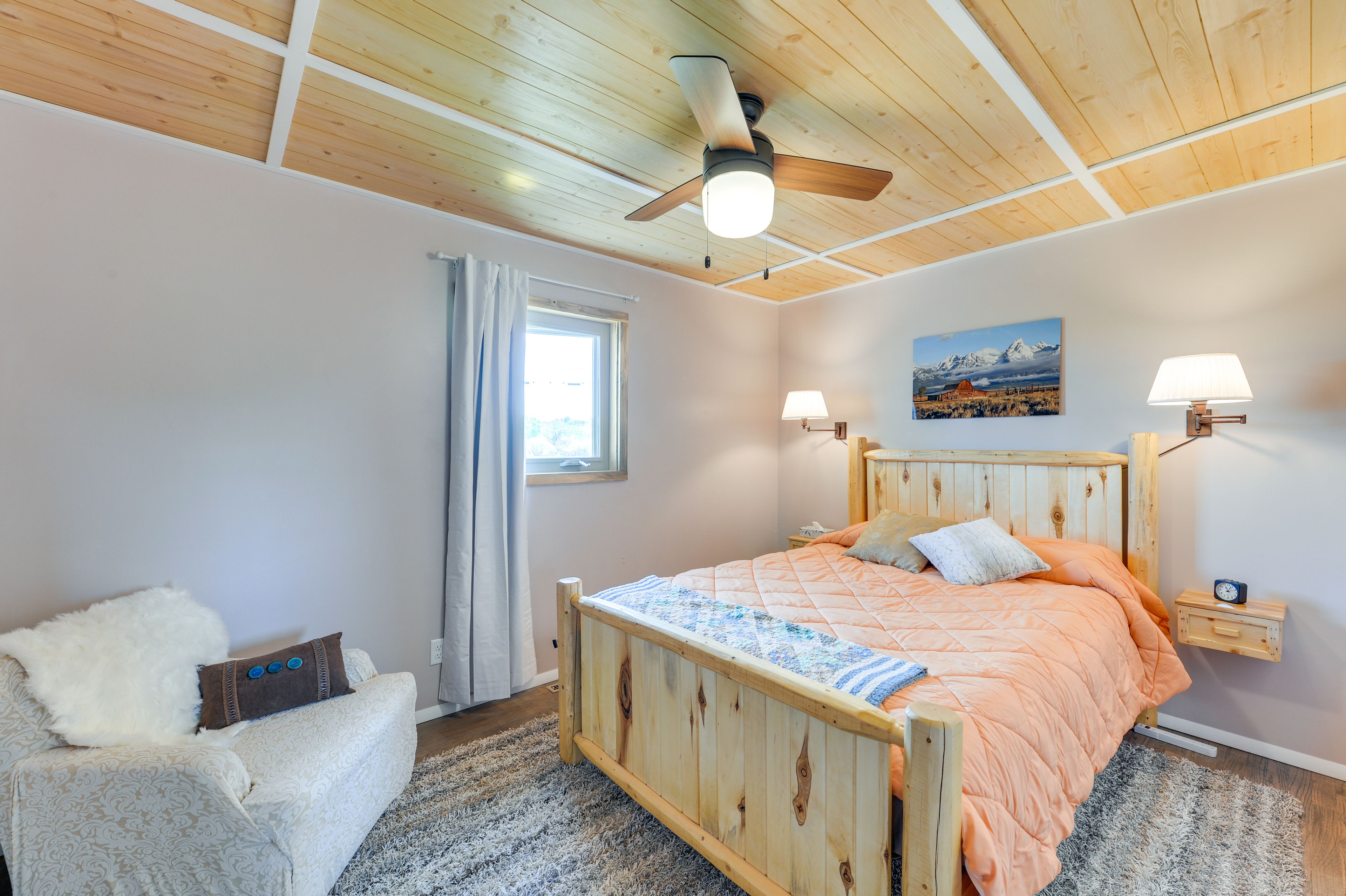Bedroom 2 | Queen Bed | Hangers