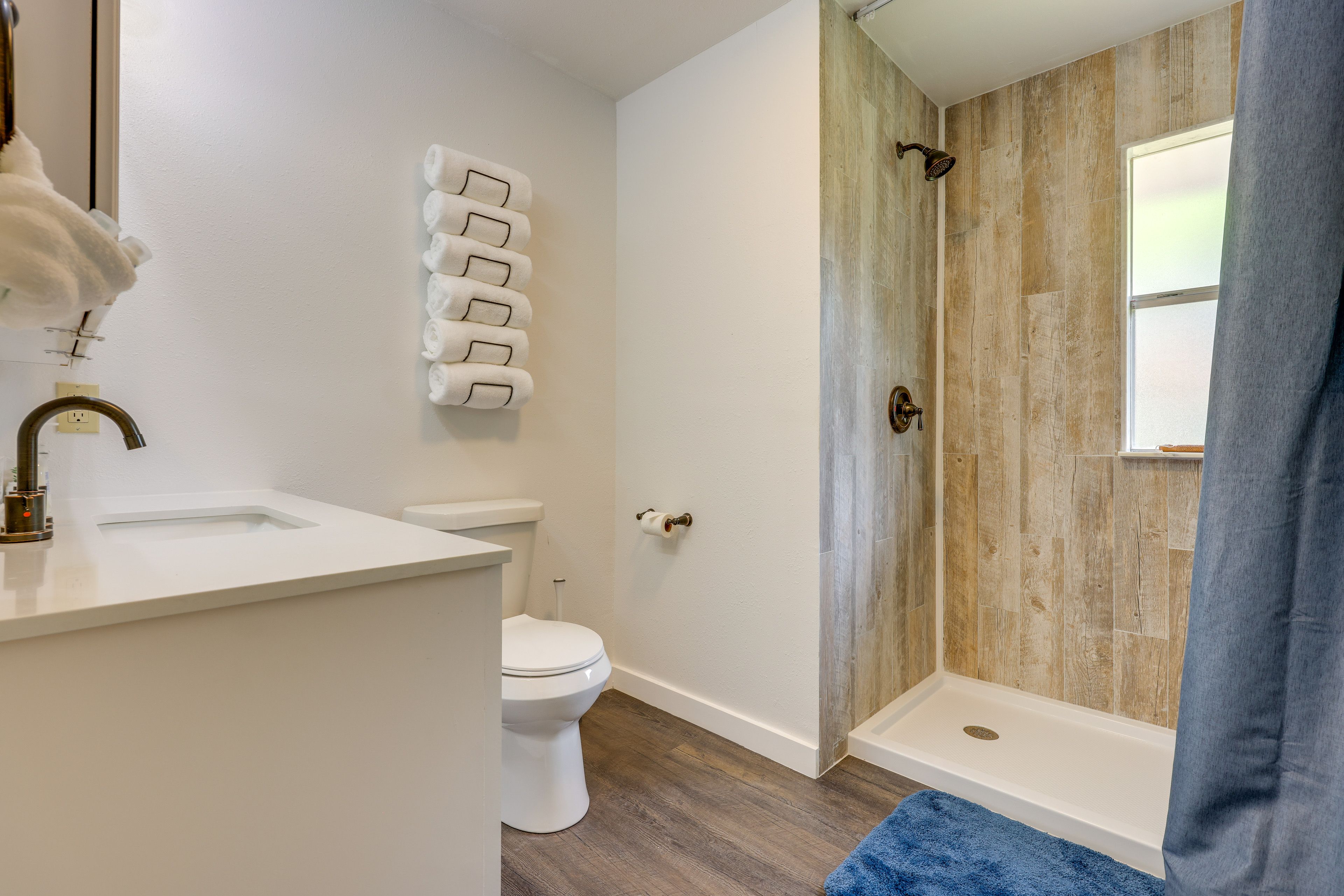 Bathroom | Towels & Complimentary Toiletries Provided | Hair Dryer