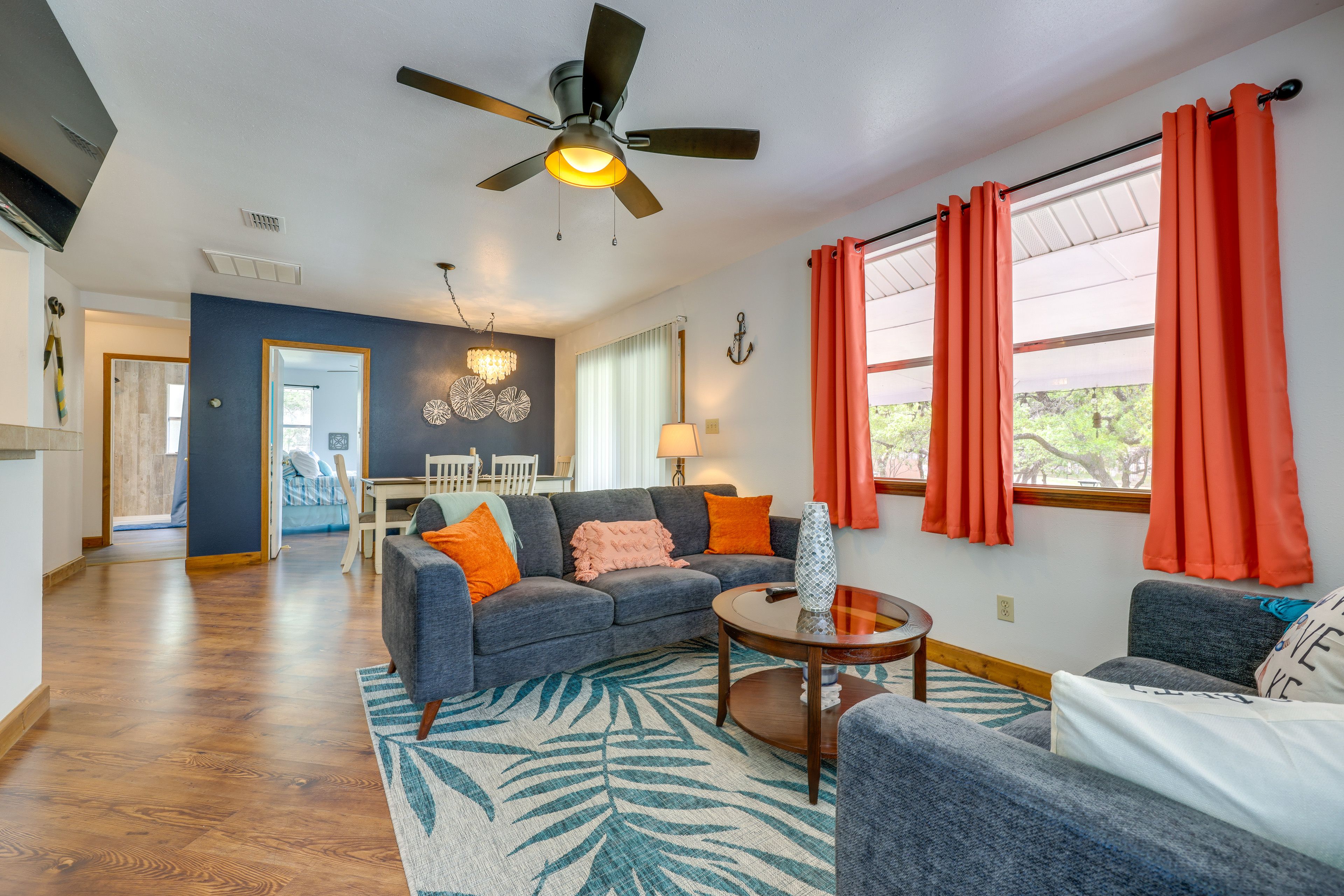 Living Room | Games | Smart TV | Free WiFi | Cable | Baby Swing