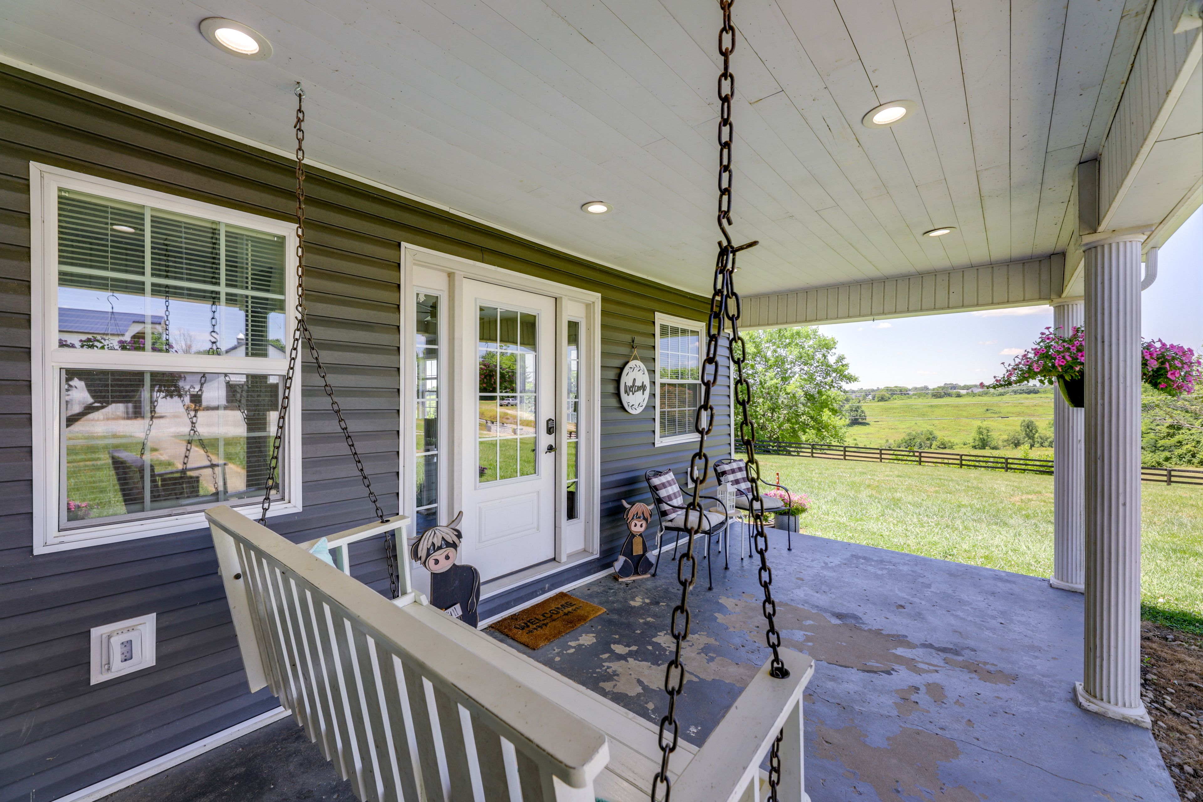 Covered Porch | Seating & Swing