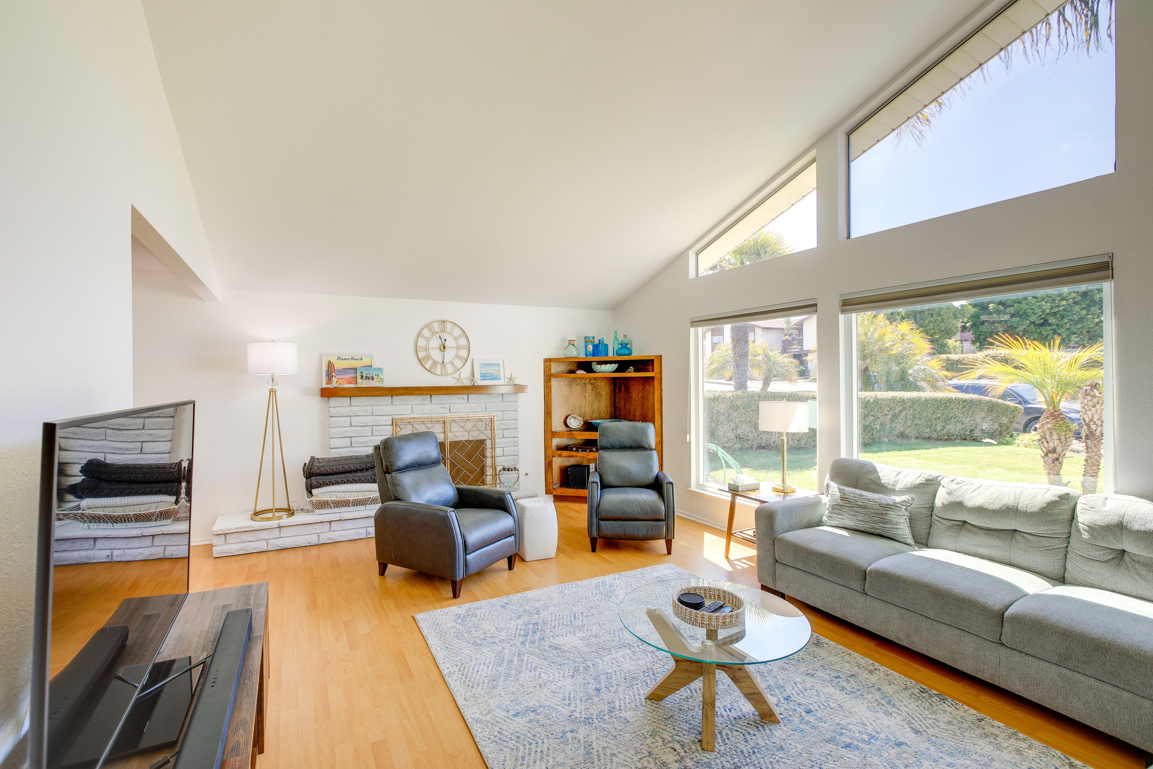 Living Area | Smart TV w/ Cable | Fireplace | Board Games