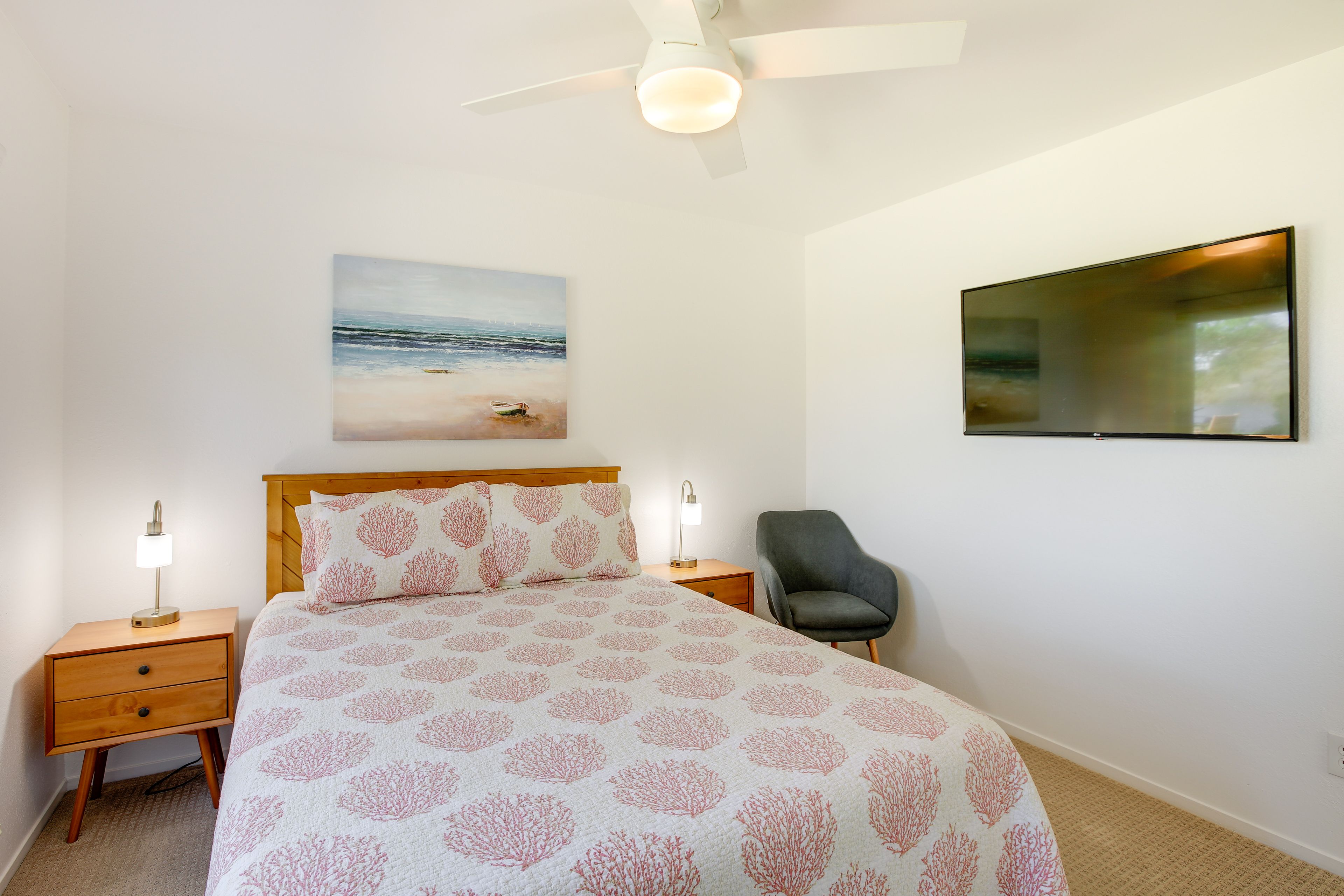 Bedroom 3 | Queen Bed | Smart TV w/ Cable
